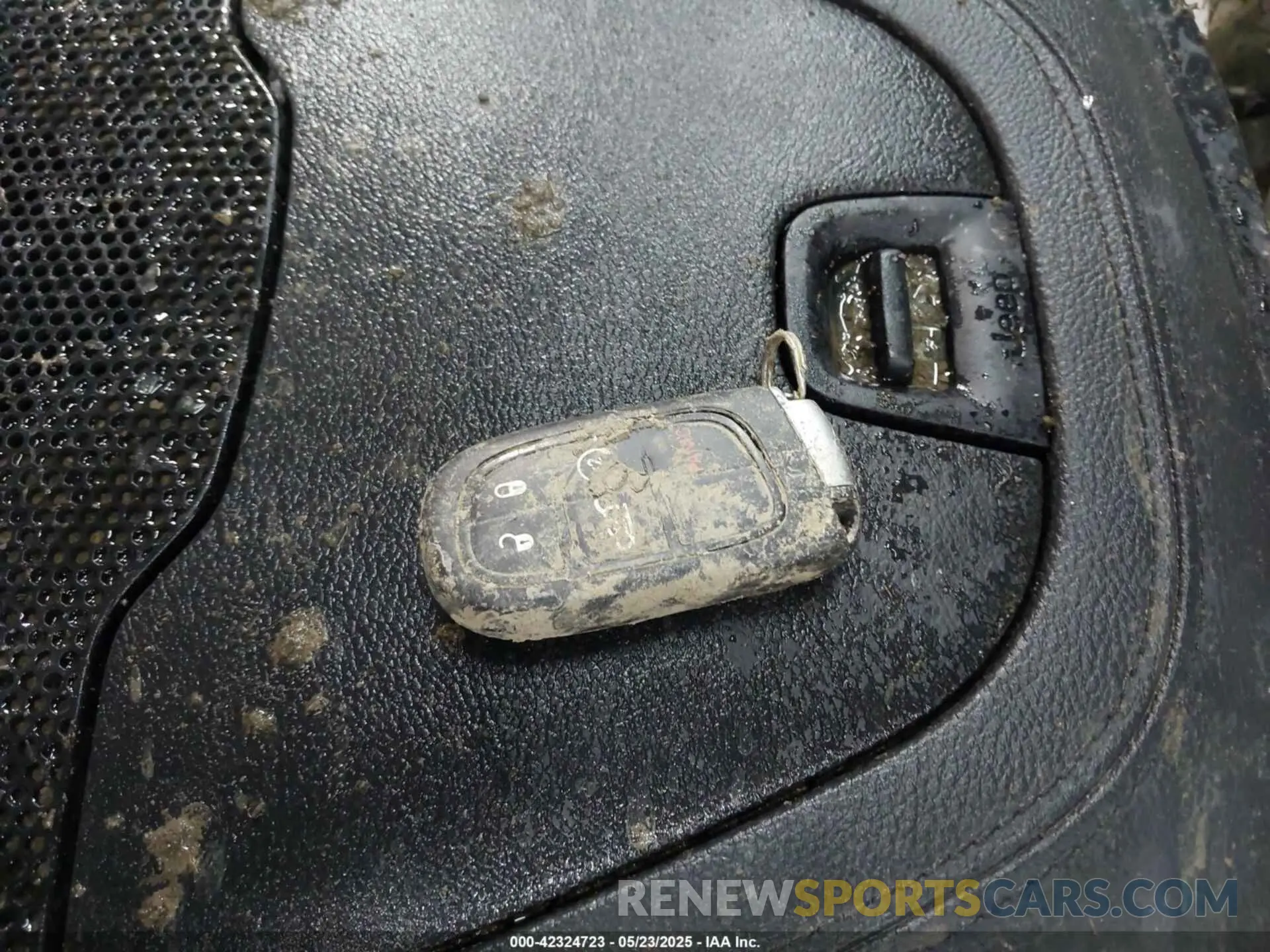 11 Photograph of a damaged car 1C4PJMDX0KD452309 JEEP CHEROKEE 2019