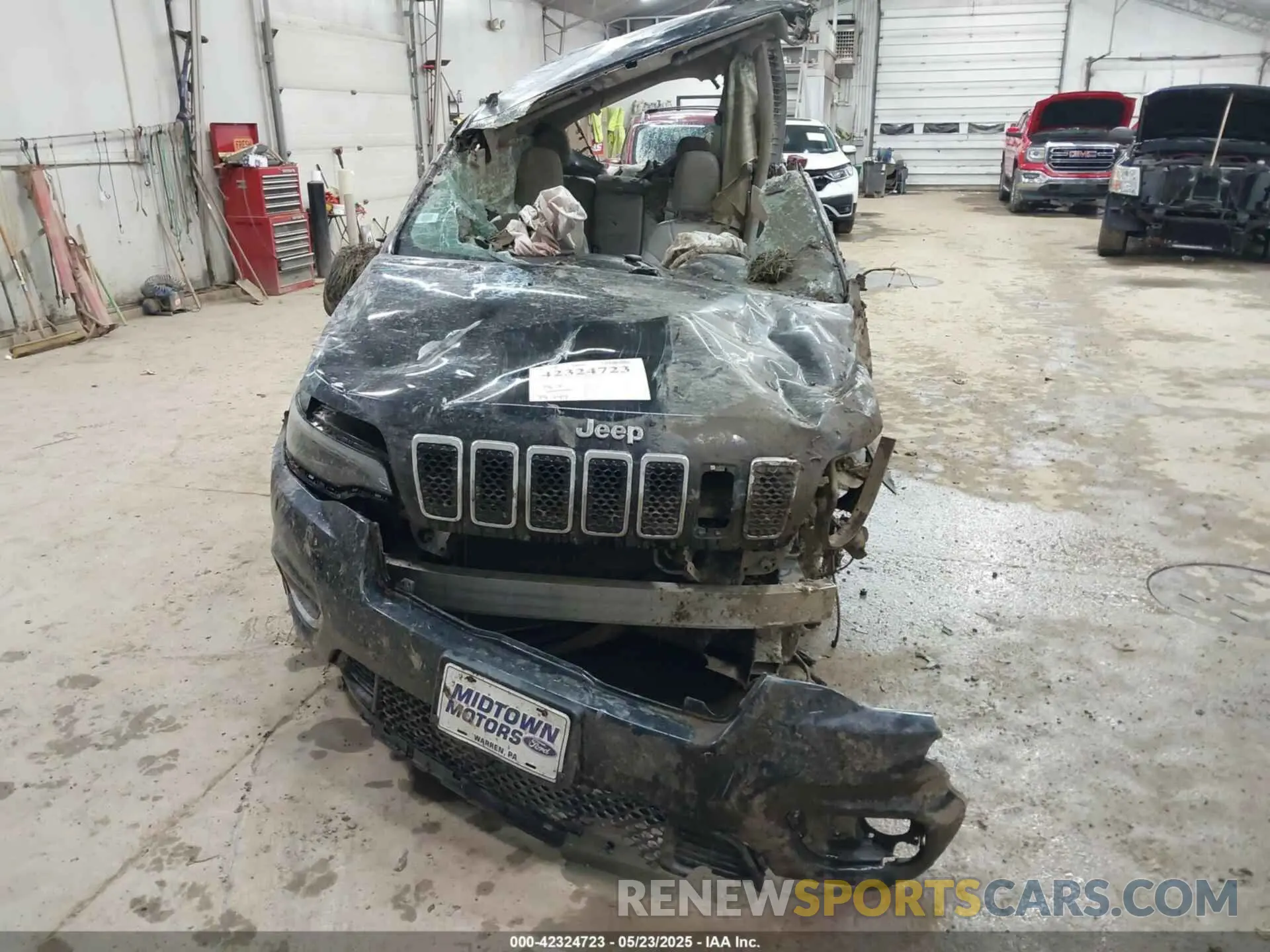 12 Photograph of a damaged car 1C4PJMDX0KD452309 JEEP CHEROKEE 2019
