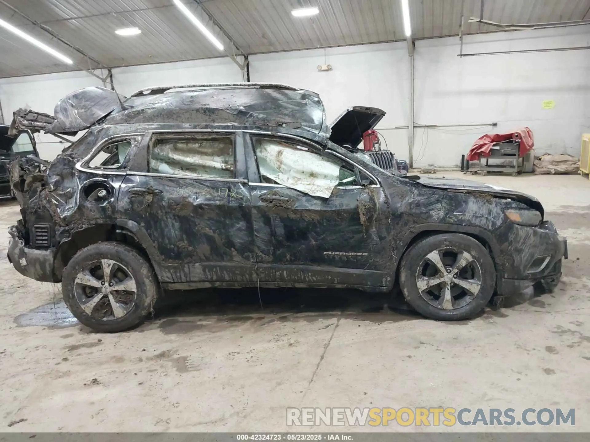 13 Photograph of a damaged car 1C4PJMDX0KD452309 JEEP CHEROKEE 2019