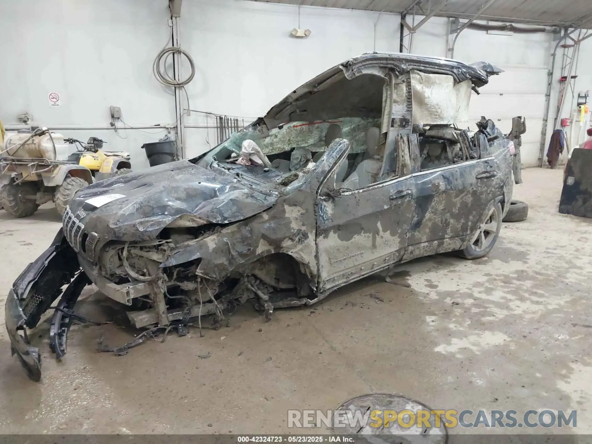 2 Photograph of a damaged car 1C4PJMDX0KD452309 JEEP CHEROKEE 2019