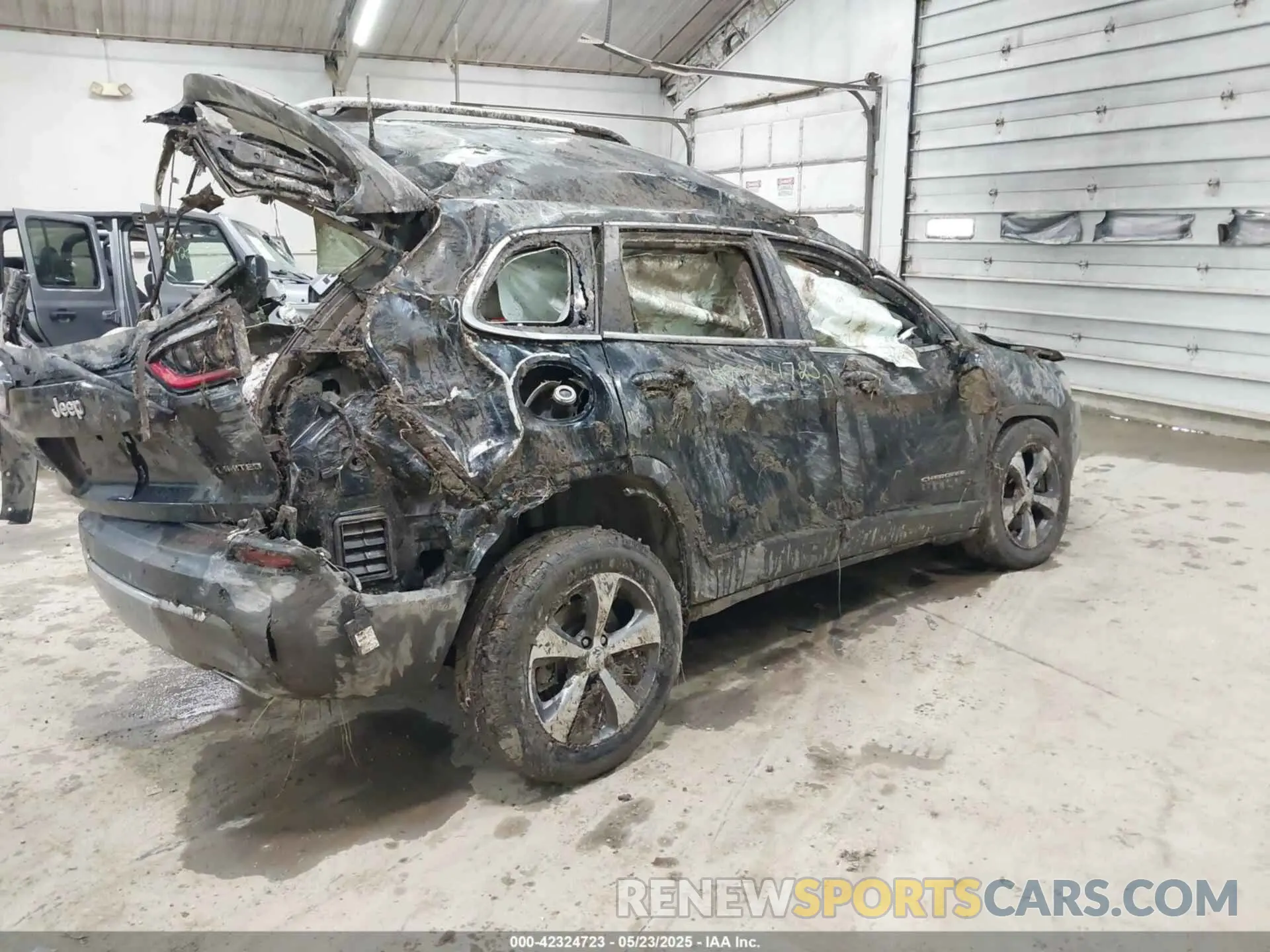 4 Photograph of a damaged car 1C4PJMDX0KD452309 JEEP CHEROKEE 2019