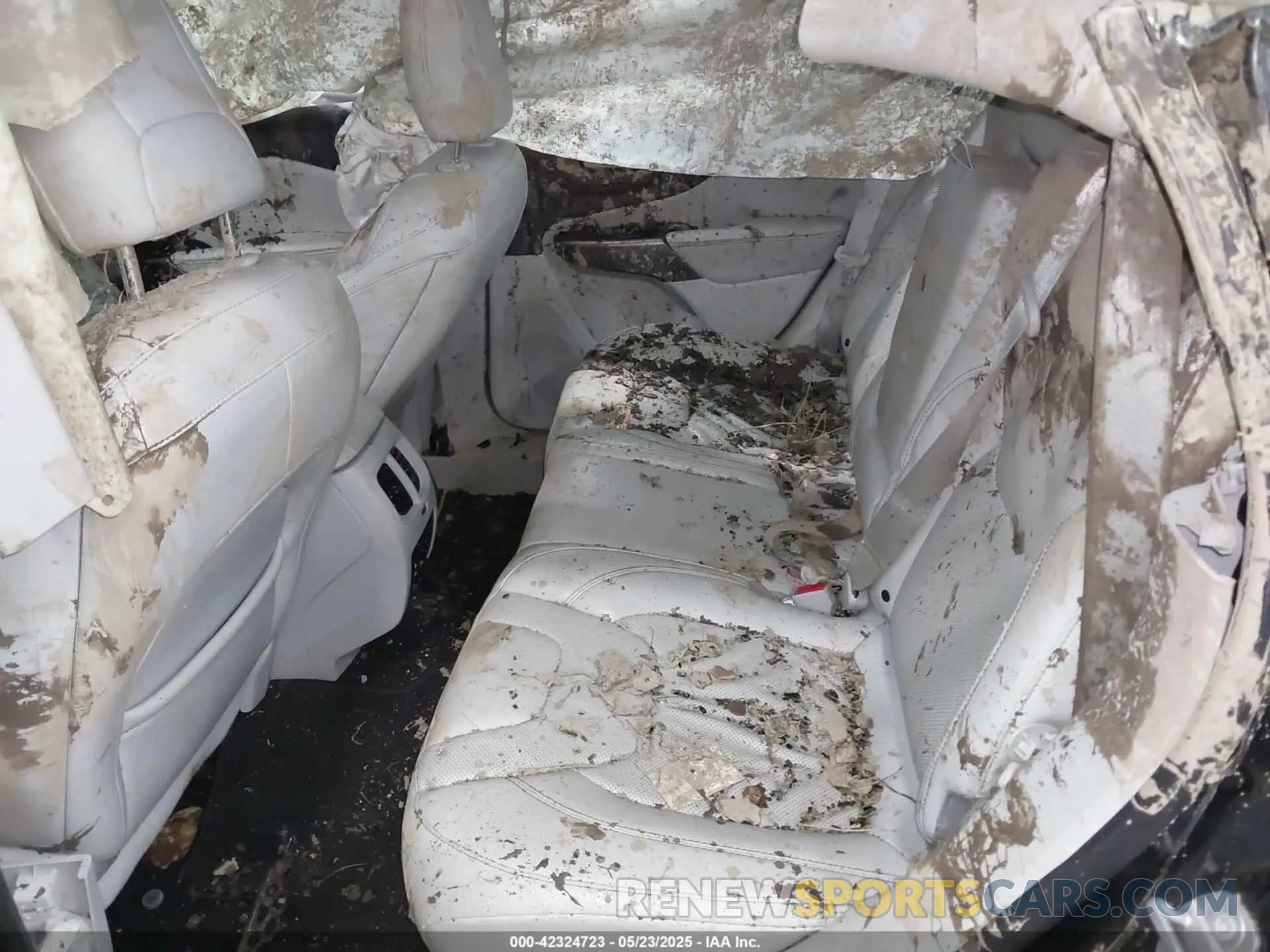 8 Photograph of a damaged car 1C4PJMDX0KD452309 JEEP CHEROKEE 2019