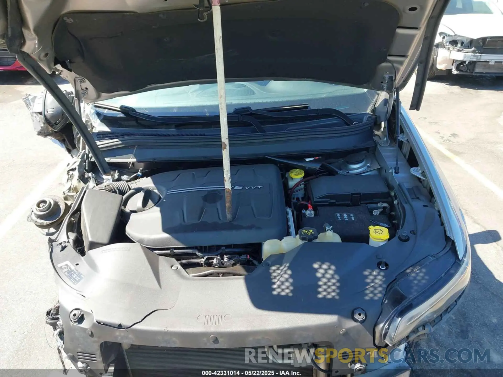 10 Photograph of a damaged car 1C4PJMDX1KD166355 JEEP CHEROKEE 2019