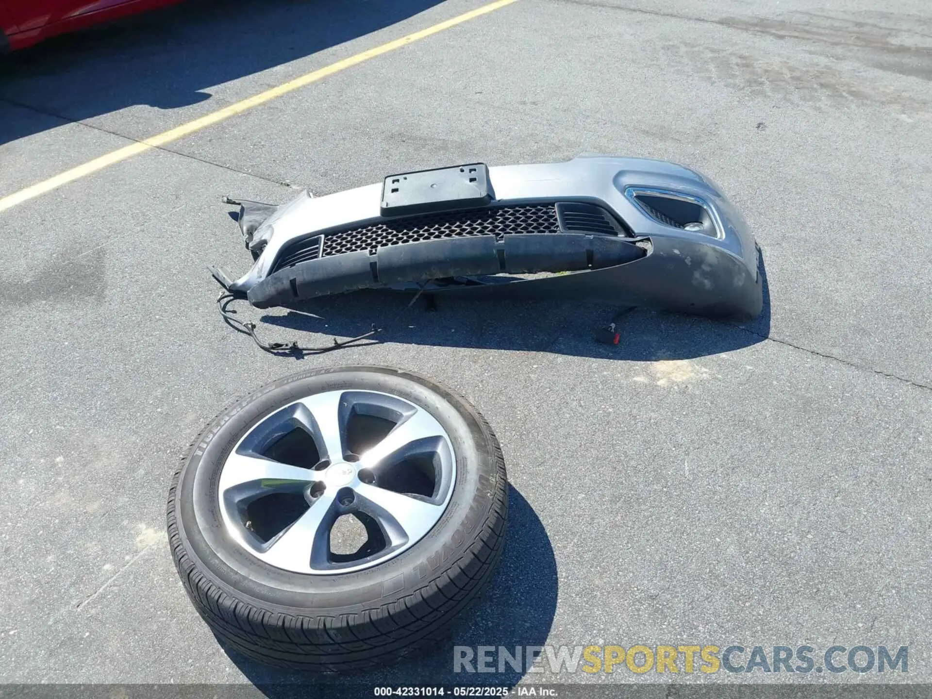 12 Photograph of a damaged car 1C4PJMDX1KD166355 JEEP CHEROKEE 2019