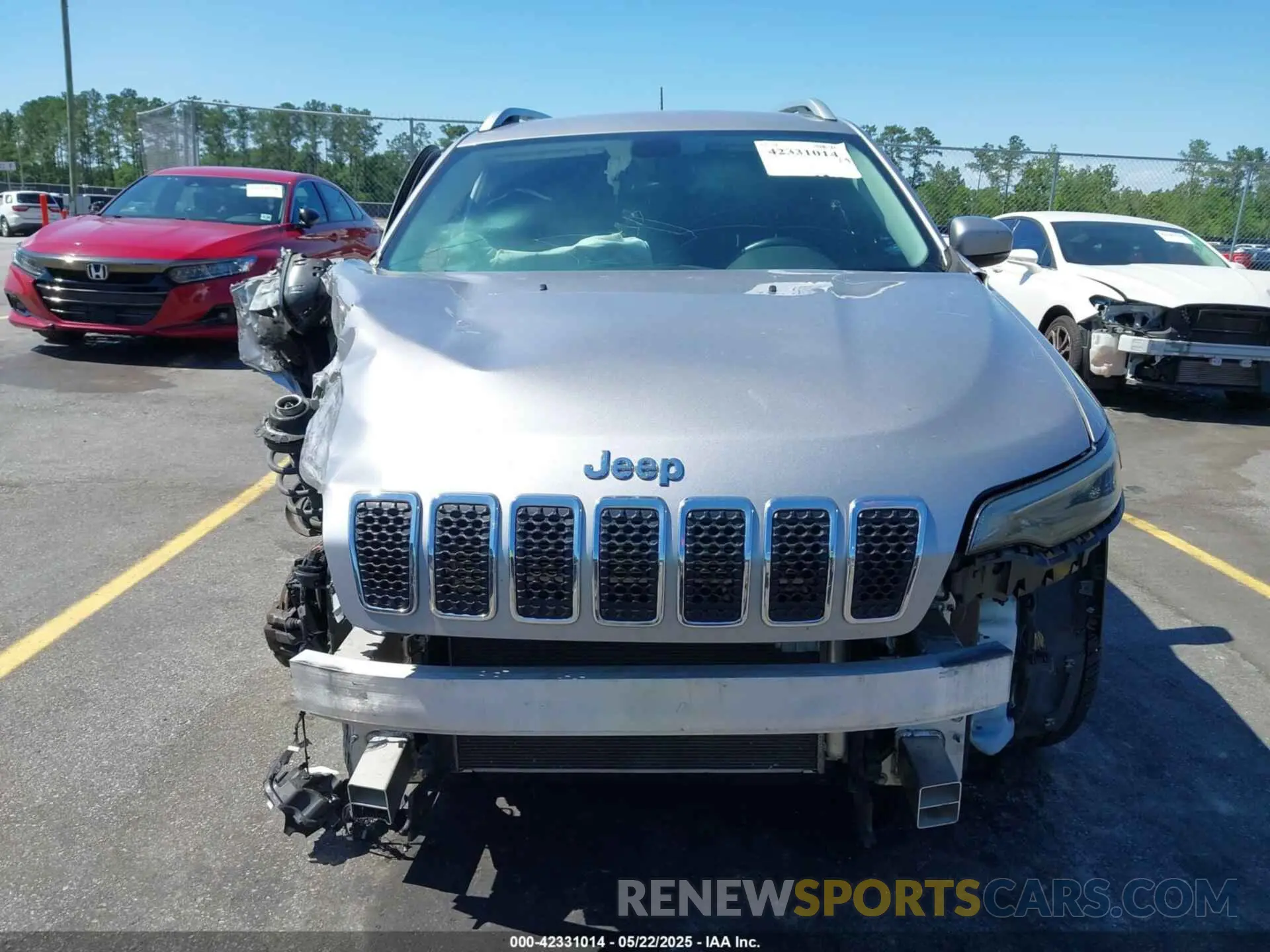 13 Photograph of a damaged car 1C4PJMDX1KD166355 JEEP CHEROKEE 2019