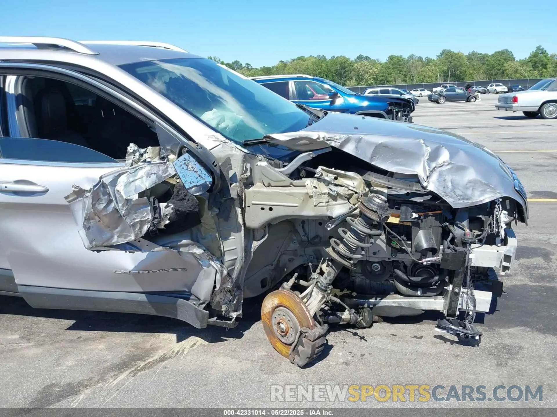 18 Photograph of a damaged car 1C4PJMDX1KD166355 JEEP CHEROKEE 2019
