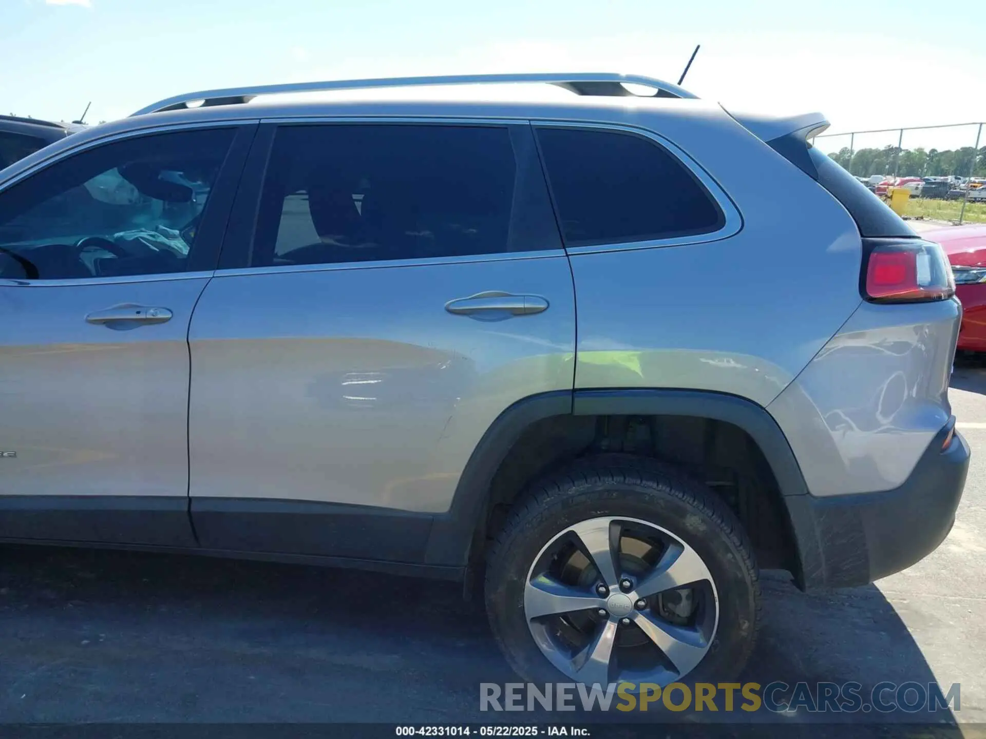 20 Photograph of a damaged car 1C4PJMDX1KD166355 JEEP CHEROKEE 2019