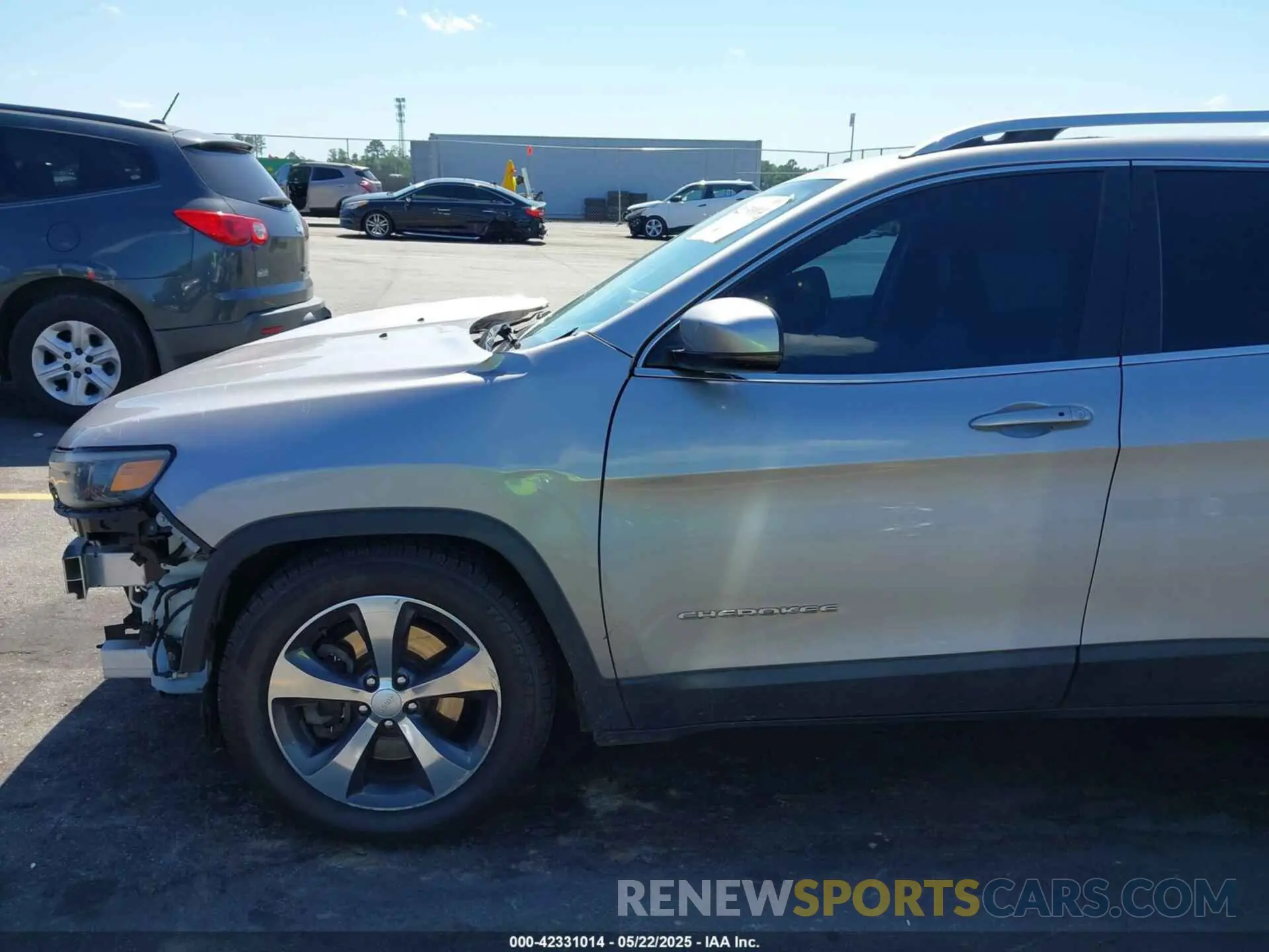 21 Photograph of a damaged car 1C4PJMDX1KD166355 JEEP CHEROKEE 2019