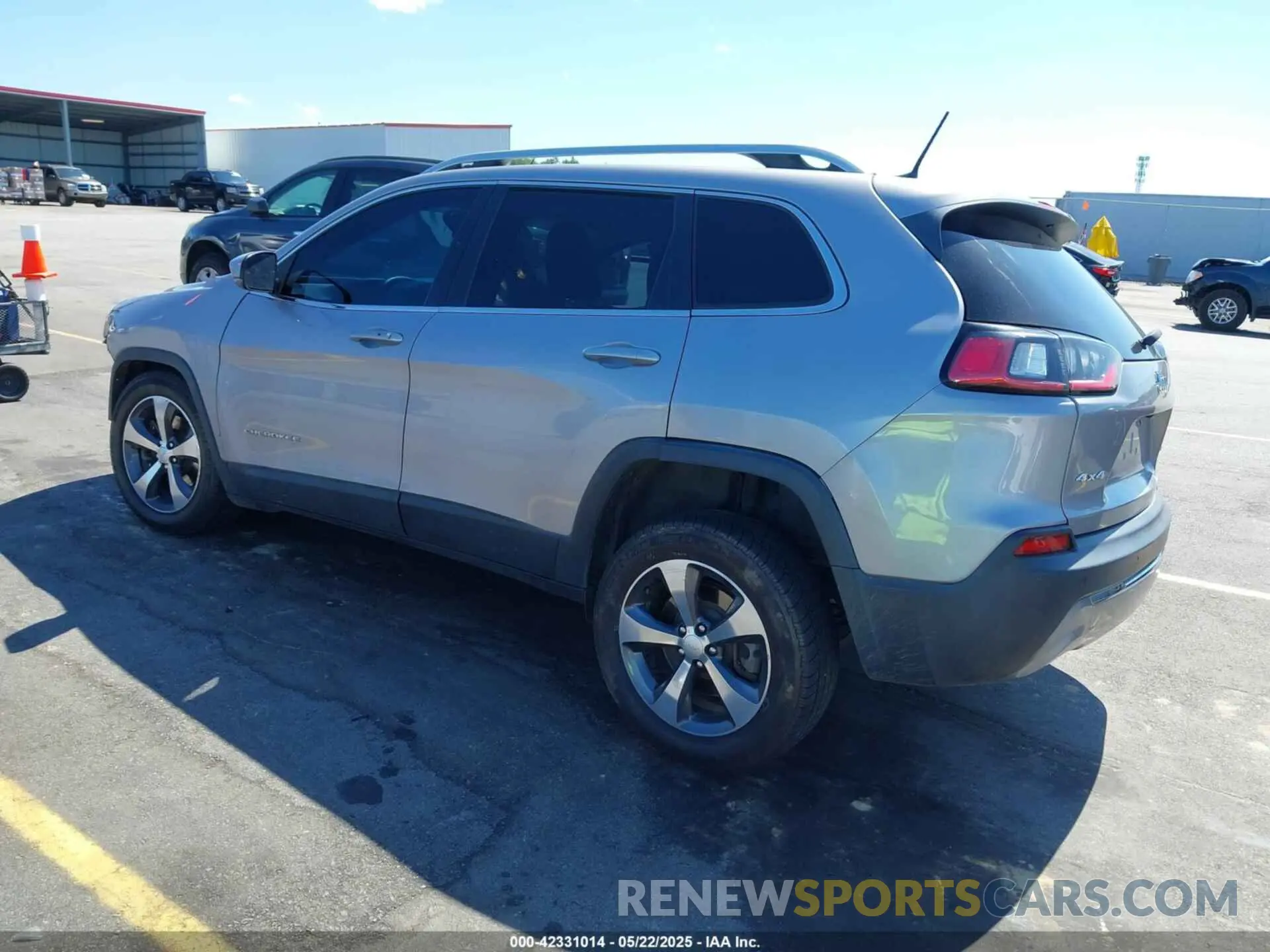 3 Photograph of a damaged car 1C4PJMDX1KD166355 JEEP CHEROKEE 2019