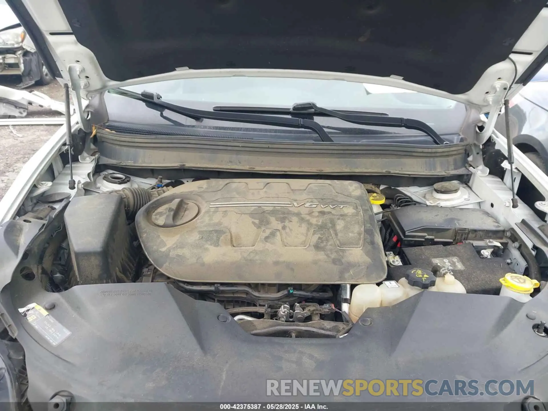 10 Photograph of a damaged car 1C4PJMDX1KD282154 JEEP CHEROKEE 2019