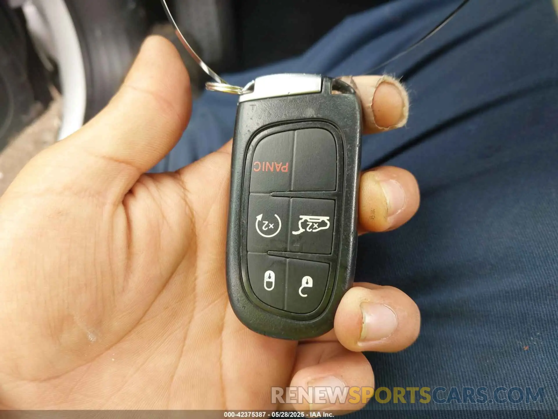 11 Photograph of a damaged car 1C4PJMDX1KD282154 JEEP CHEROKEE 2019