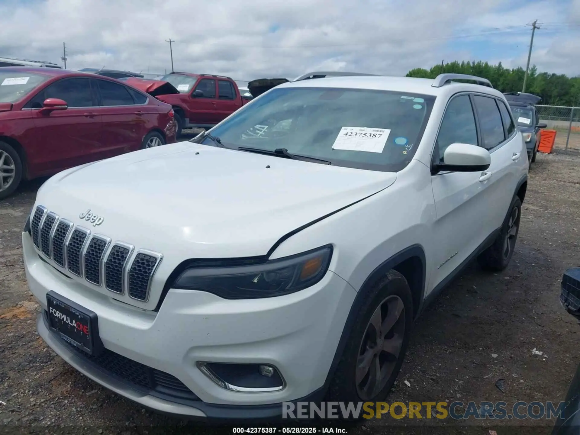 2 Photograph of a damaged car 1C4PJMDX1KD282154 JEEP CHEROKEE 2019