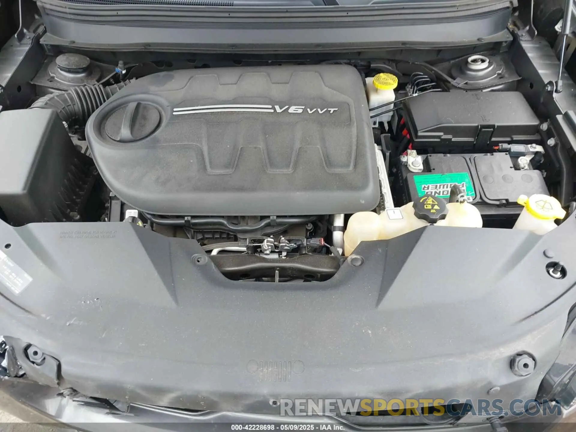 10 Photograph of a damaged car 1C4PJMDX1KD282994 JEEP CHEROKEE 2019