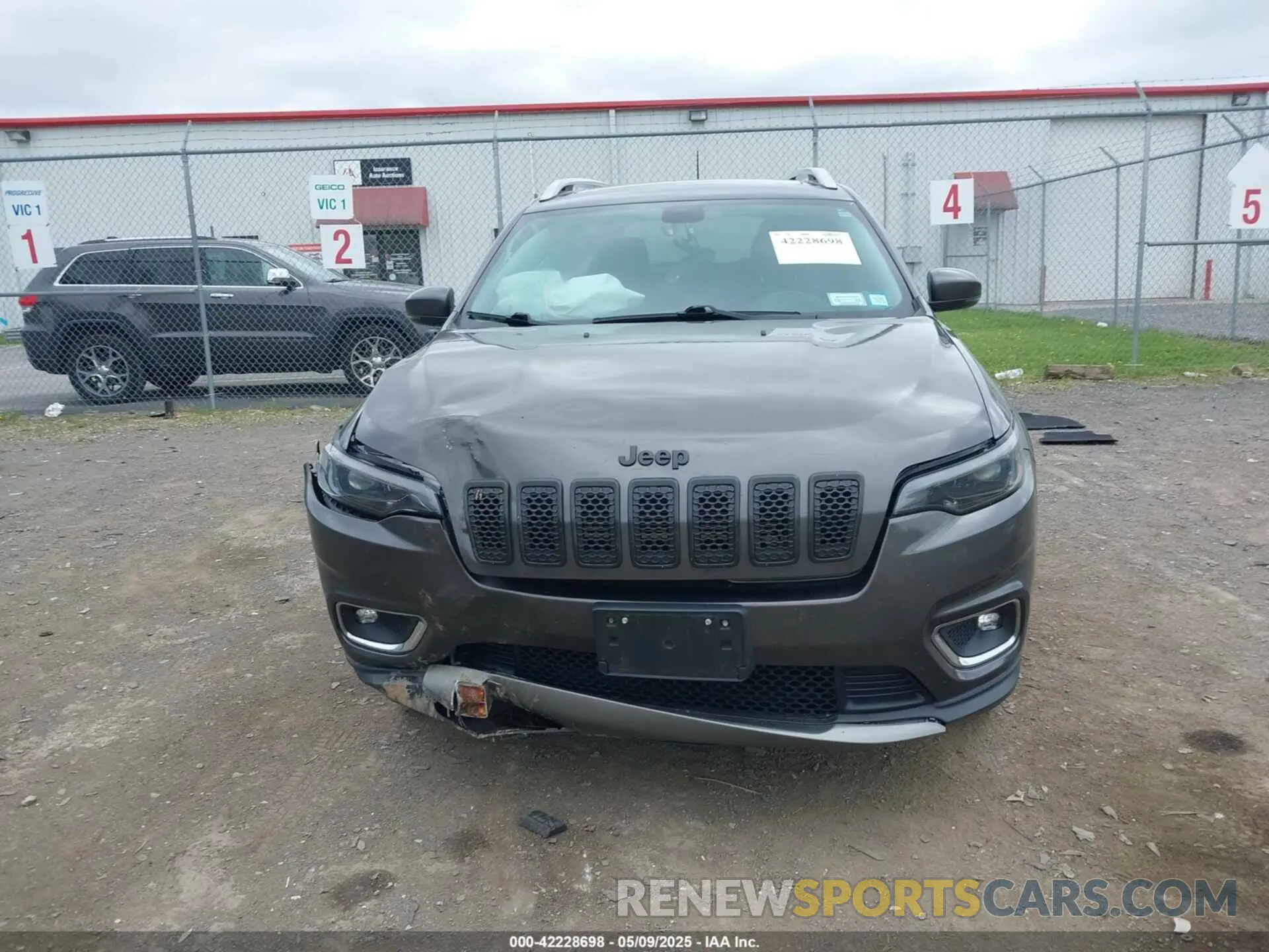 12 Photograph of a damaged car 1C4PJMDX1KD282994 JEEP CHEROKEE 2019