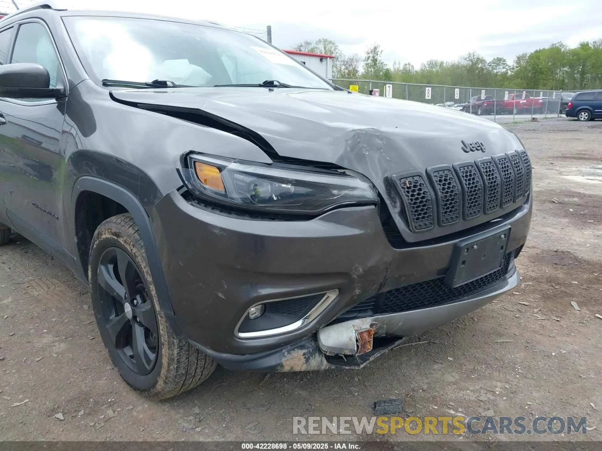 6 Photograph of a damaged car 1C4PJMDX1KD282994 JEEP CHEROKEE 2019