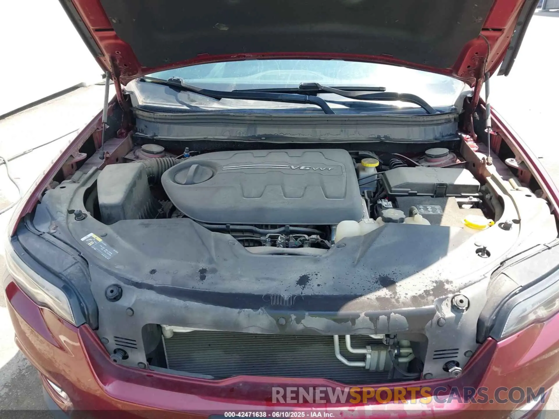 10 Photograph of a damaged car 1C4PJMDX1KD322345 JEEP CHEROKEE 2019