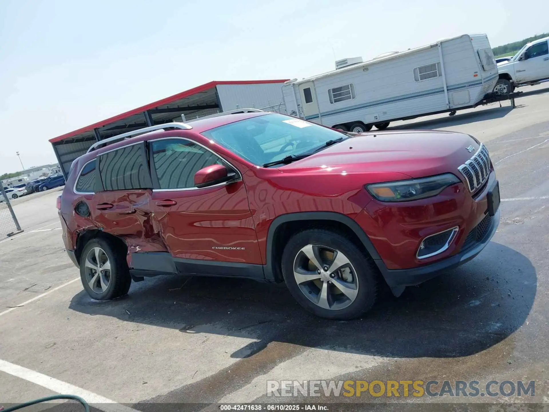 13 Photograph of a damaged car 1C4PJMDX1KD322345 JEEP CHEROKEE 2019