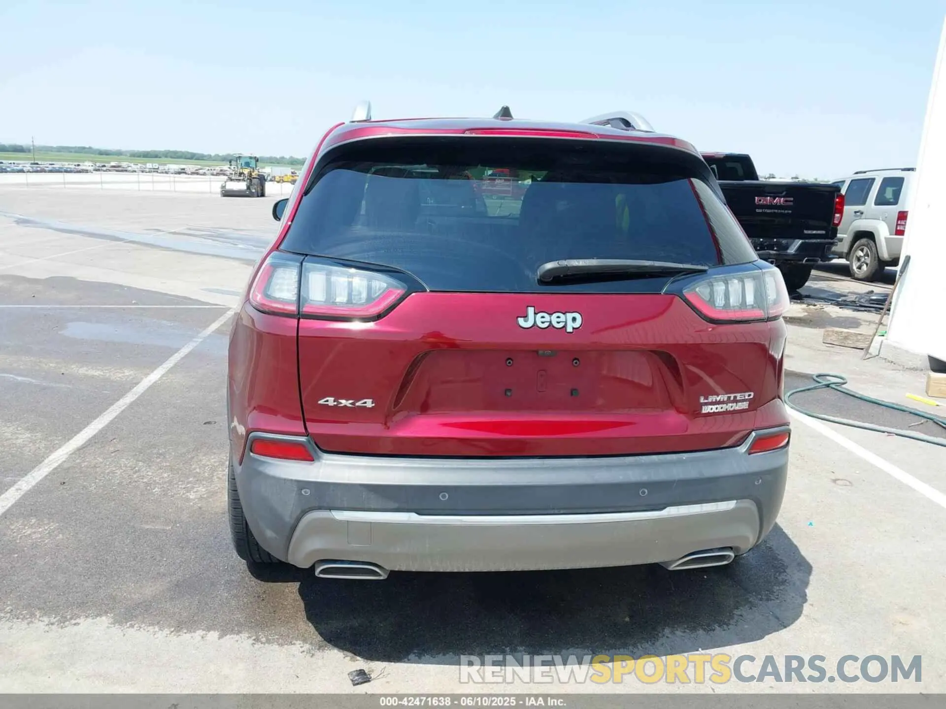 16 Photograph of a damaged car 1C4PJMDX1KD322345 JEEP CHEROKEE 2019
