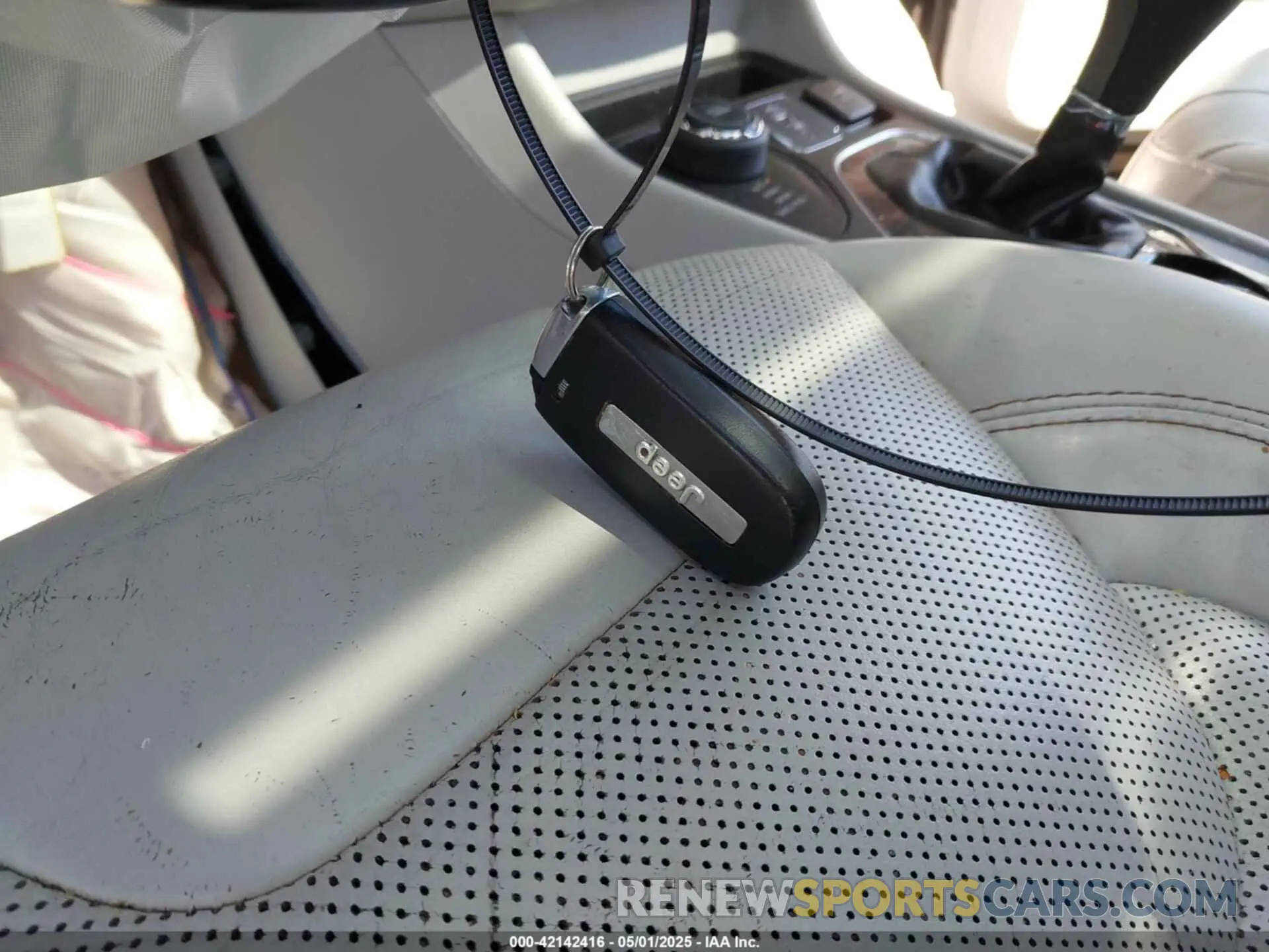 11 Photograph of a damaged car 1C4PJMDX1KD356852 JEEP CHEROKEE 2019