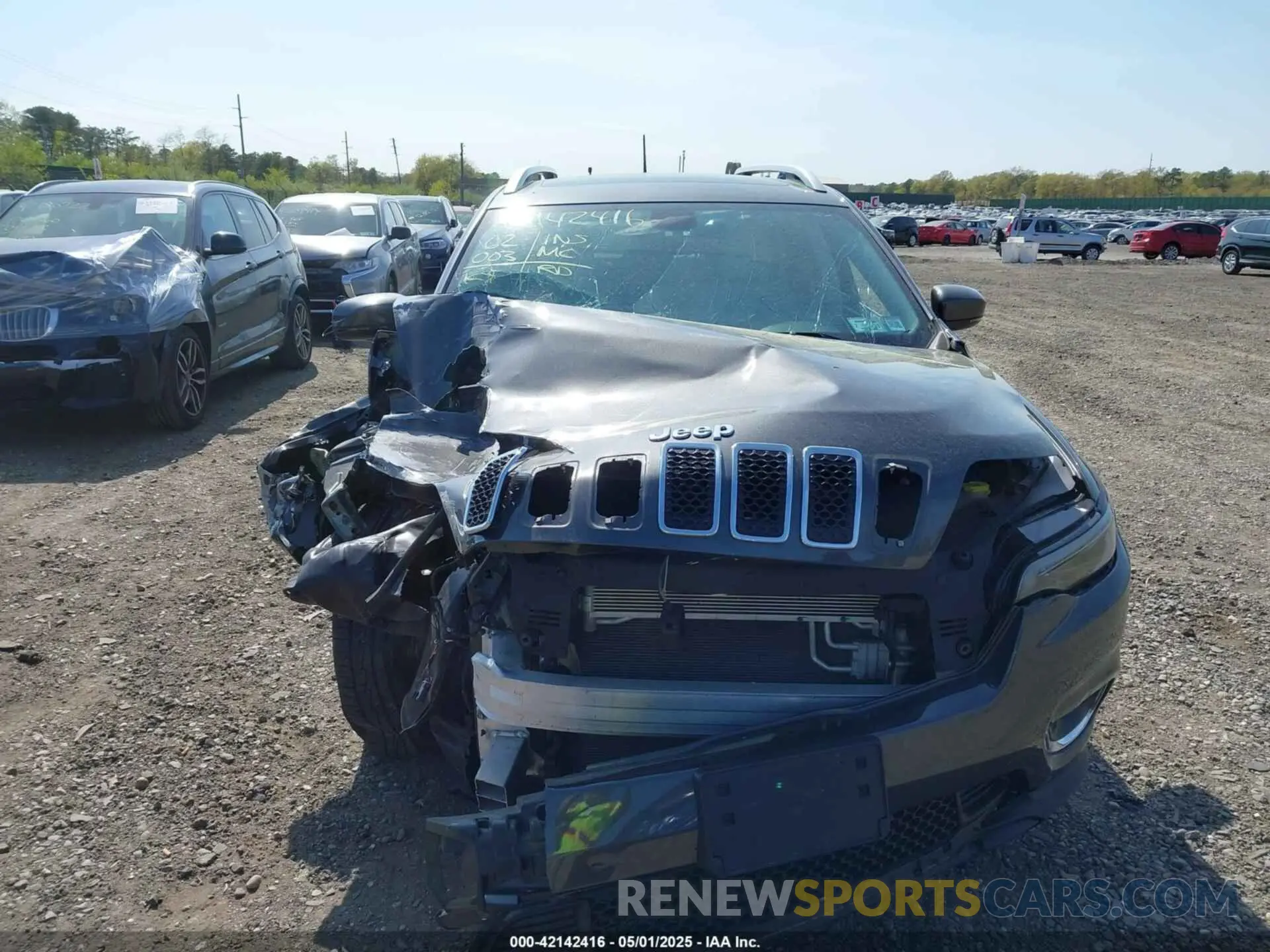 12 Photograph of a damaged car 1C4PJMDX1KD356852 JEEP CHEROKEE 2019