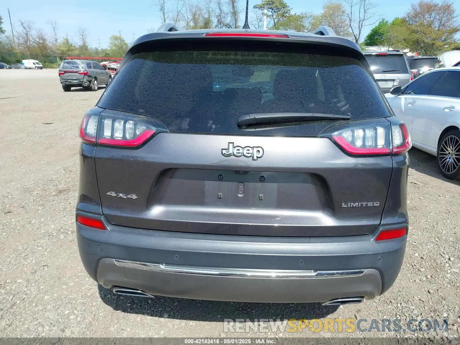 16 Photograph of a damaged car 1C4PJMDX1KD356852 JEEP CHEROKEE 2019