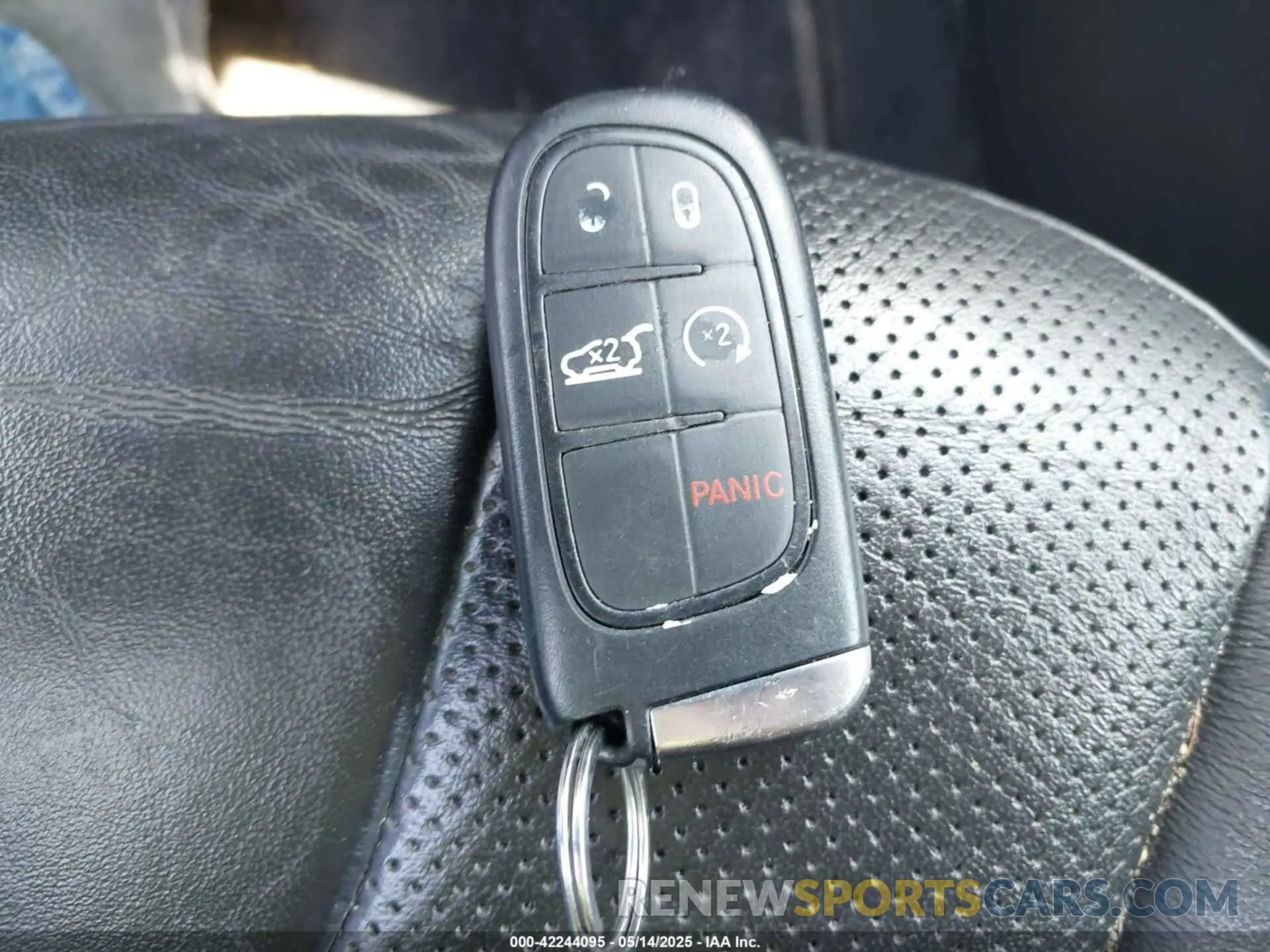 11 Photograph of a damaged car 1C4PJMDX1KD412448 JEEP CHEROKEE 2019