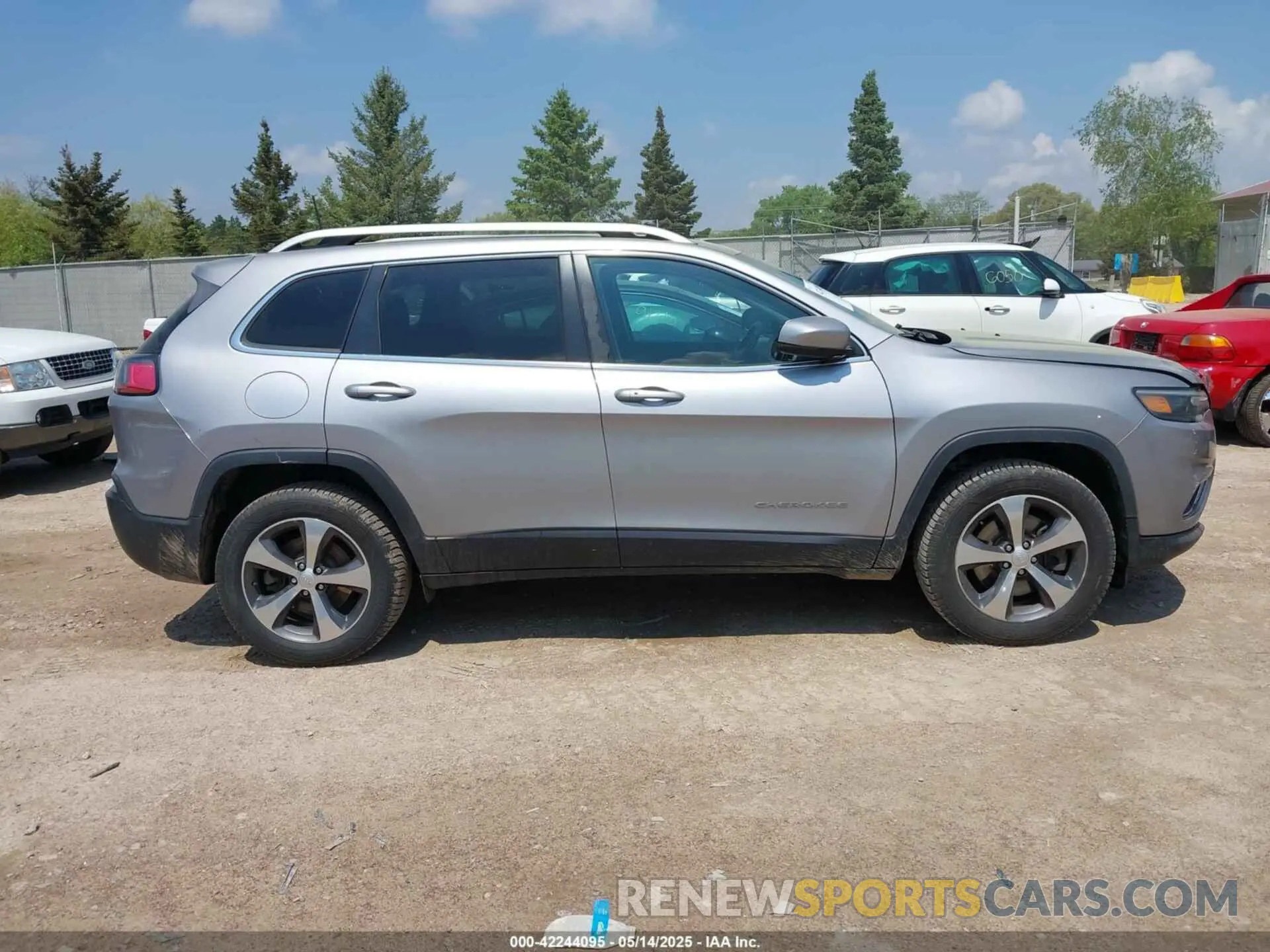 13 Photograph of a damaged car 1C4PJMDX1KD412448 JEEP CHEROKEE 2019
