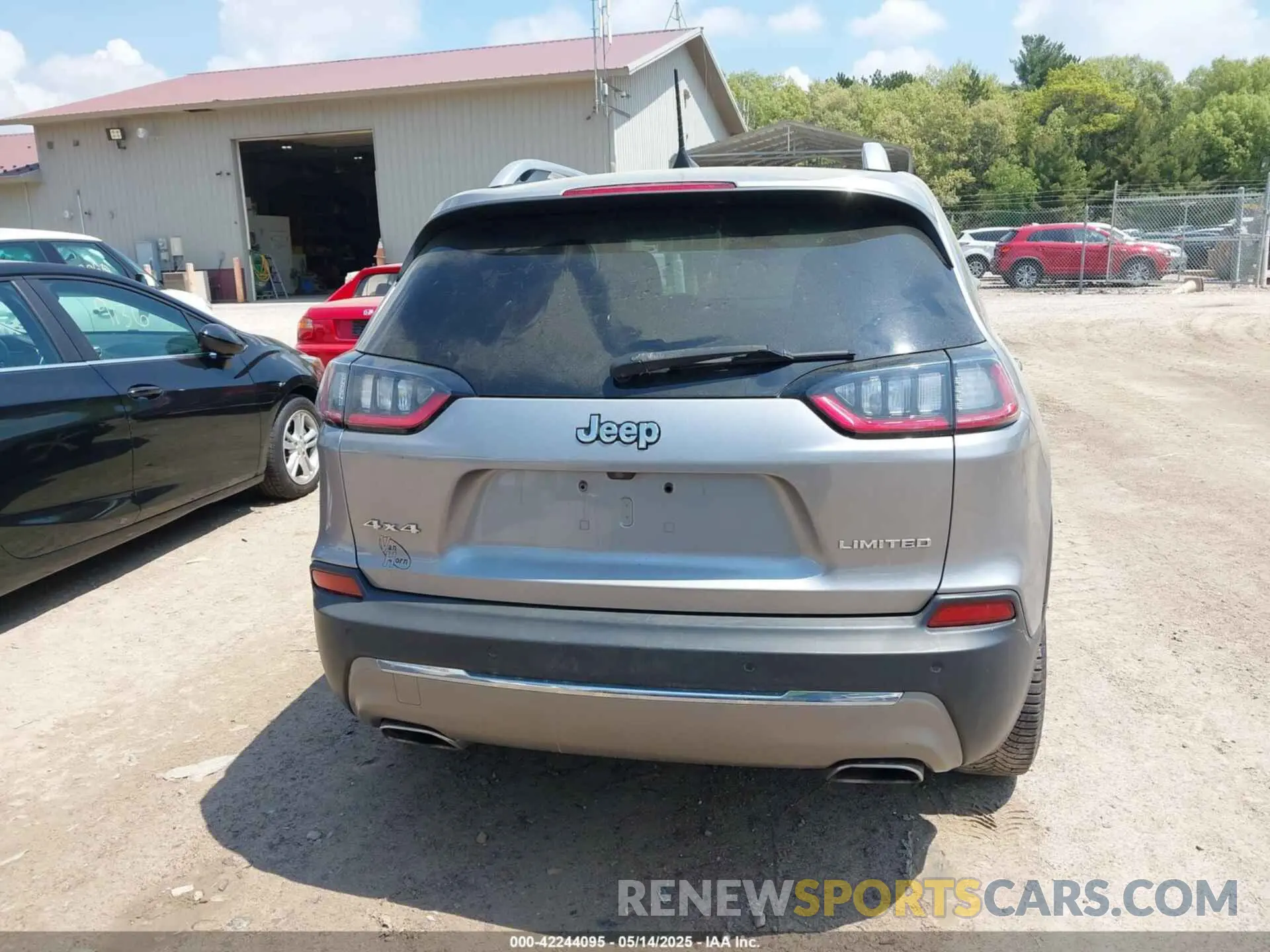 16 Photograph of a damaged car 1C4PJMDX1KD412448 JEEP CHEROKEE 2019