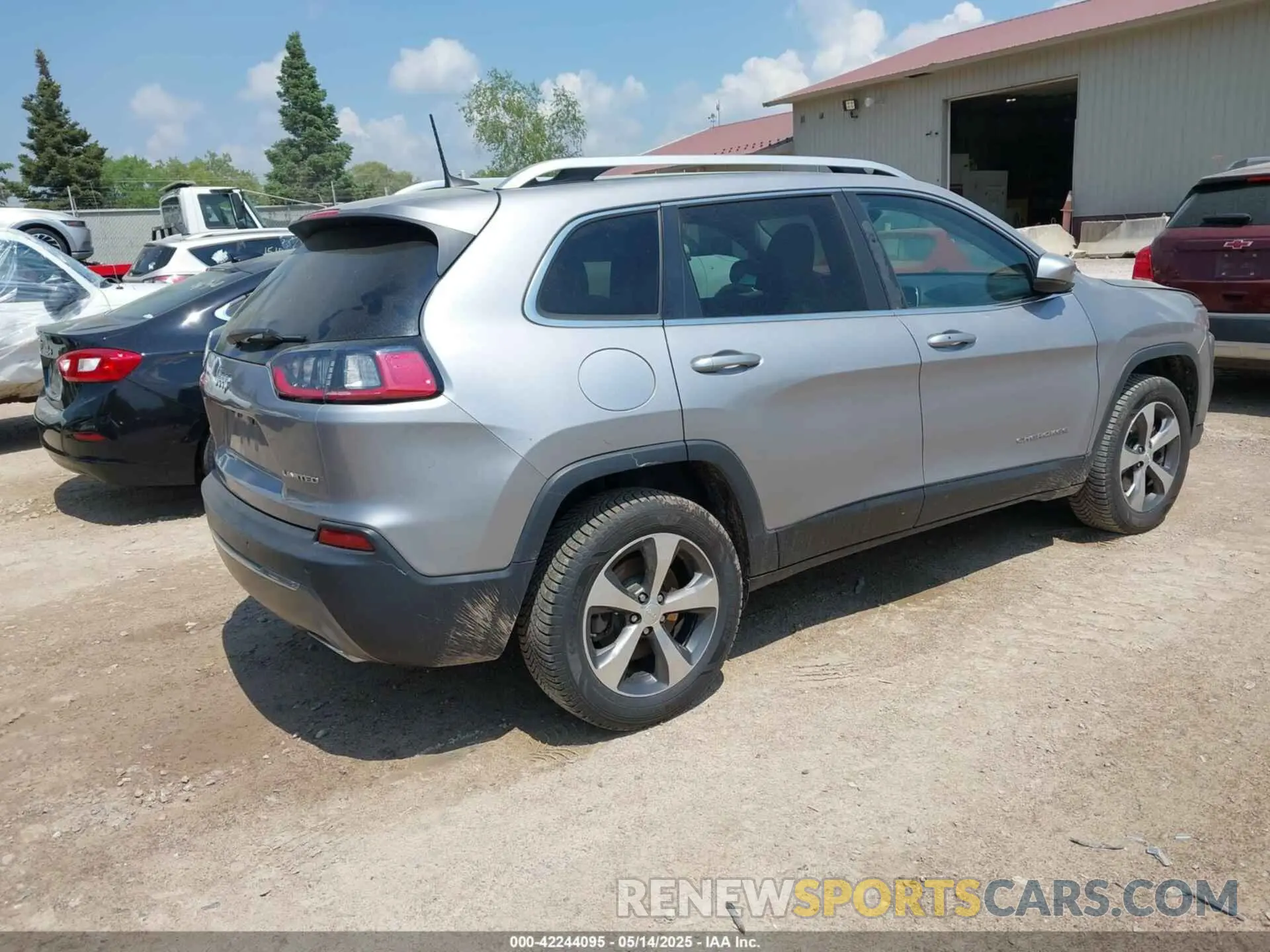 4 Photograph of a damaged car 1C4PJMDX1KD412448 JEEP CHEROKEE 2019