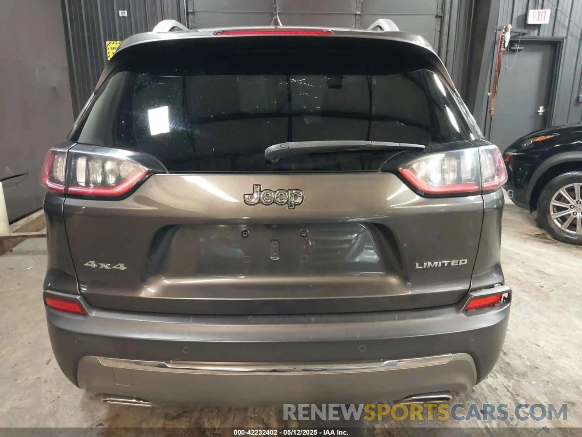 16 Photograph of a damaged car 1C4PJMDX1KD423465 JEEP CHEROKEE 2019