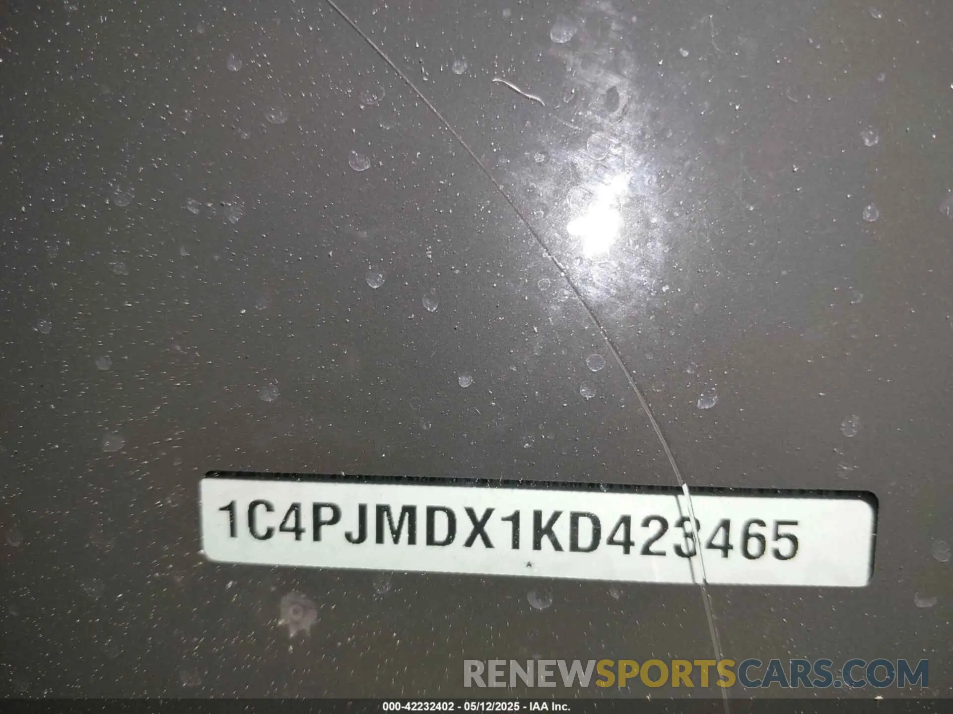 17 Photograph of a damaged car 1C4PJMDX1KD423465 JEEP CHEROKEE 2019