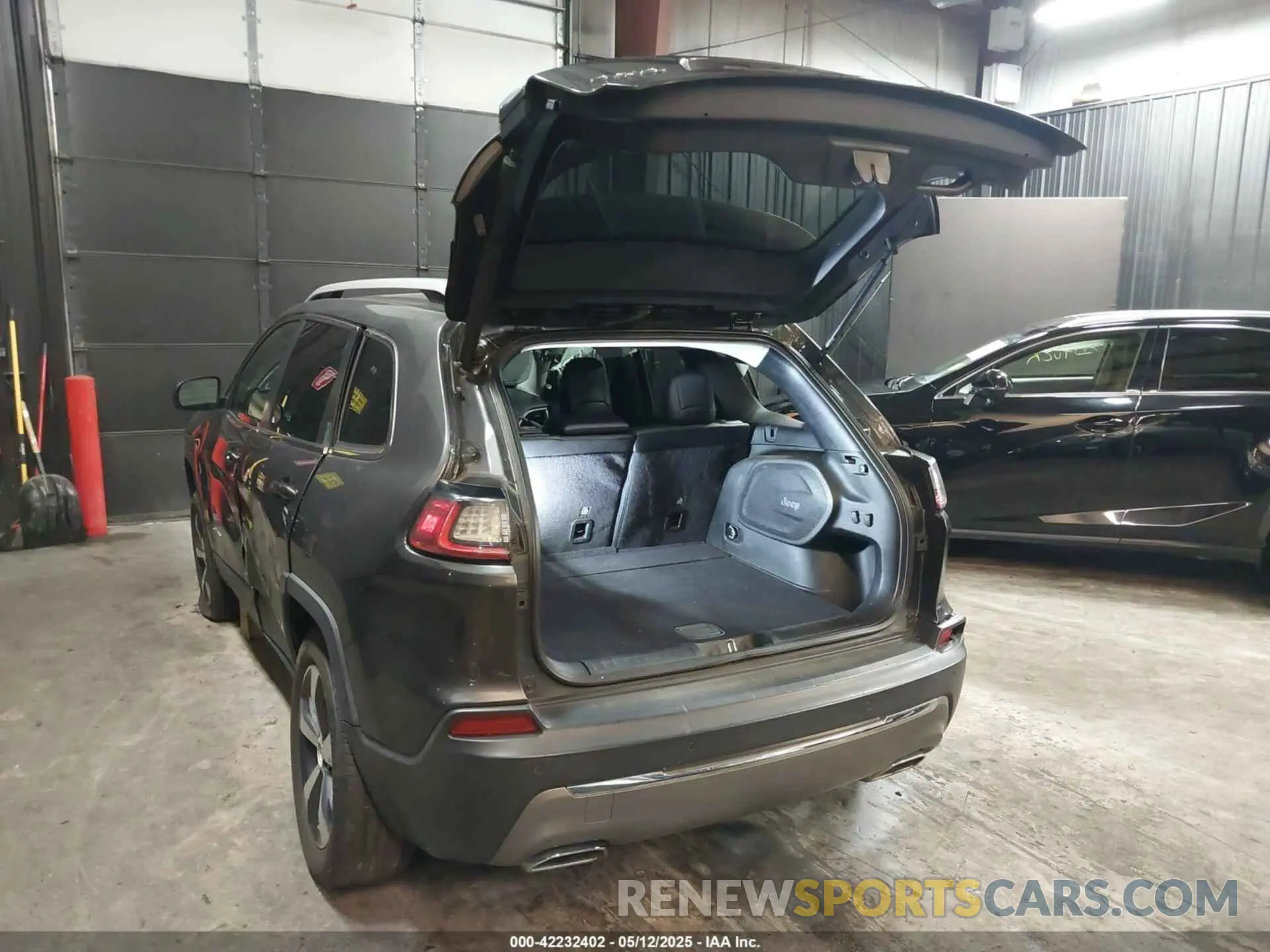 3 Photograph of a damaged car 1C4PJMDX1KD423465 JEEP CHEROKEE 2019