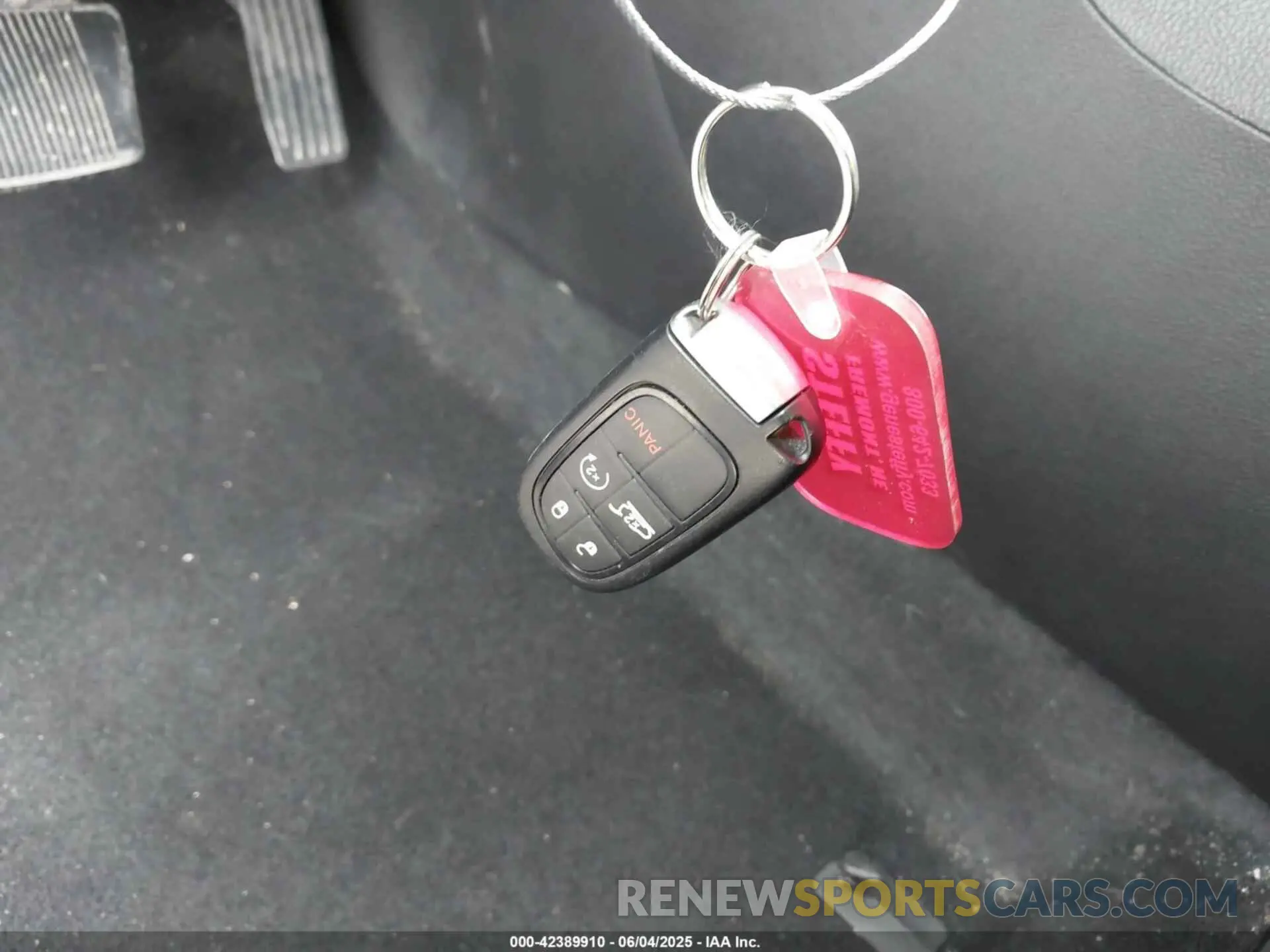 11 Photograph of a damaged car 1C4PJMDX1KD437169 JEEP CHEROKEE 2019