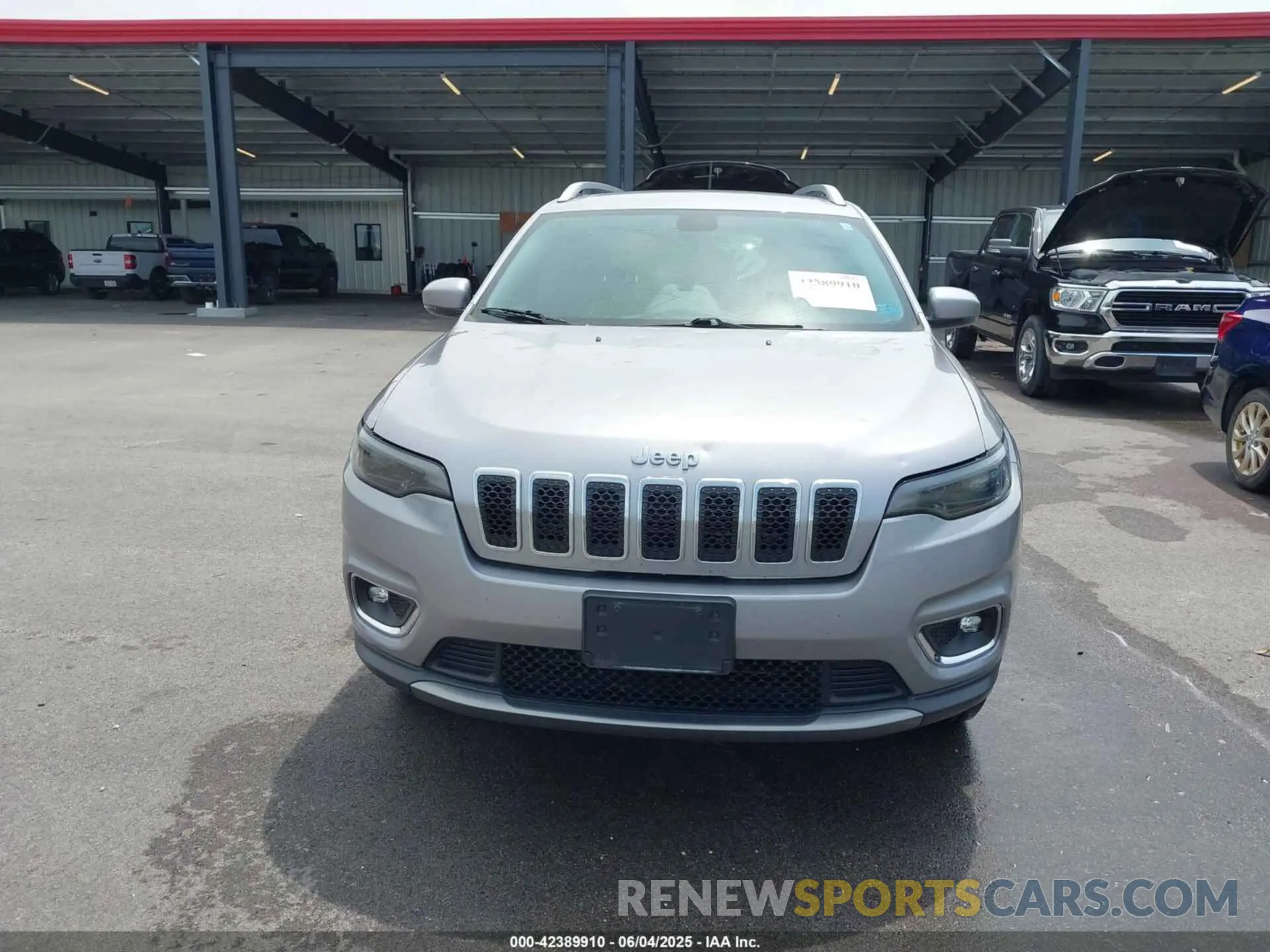 12 Photograph of a damaged car 1C4PJMDX1KD437169 JEEP CHEROKEE 2019