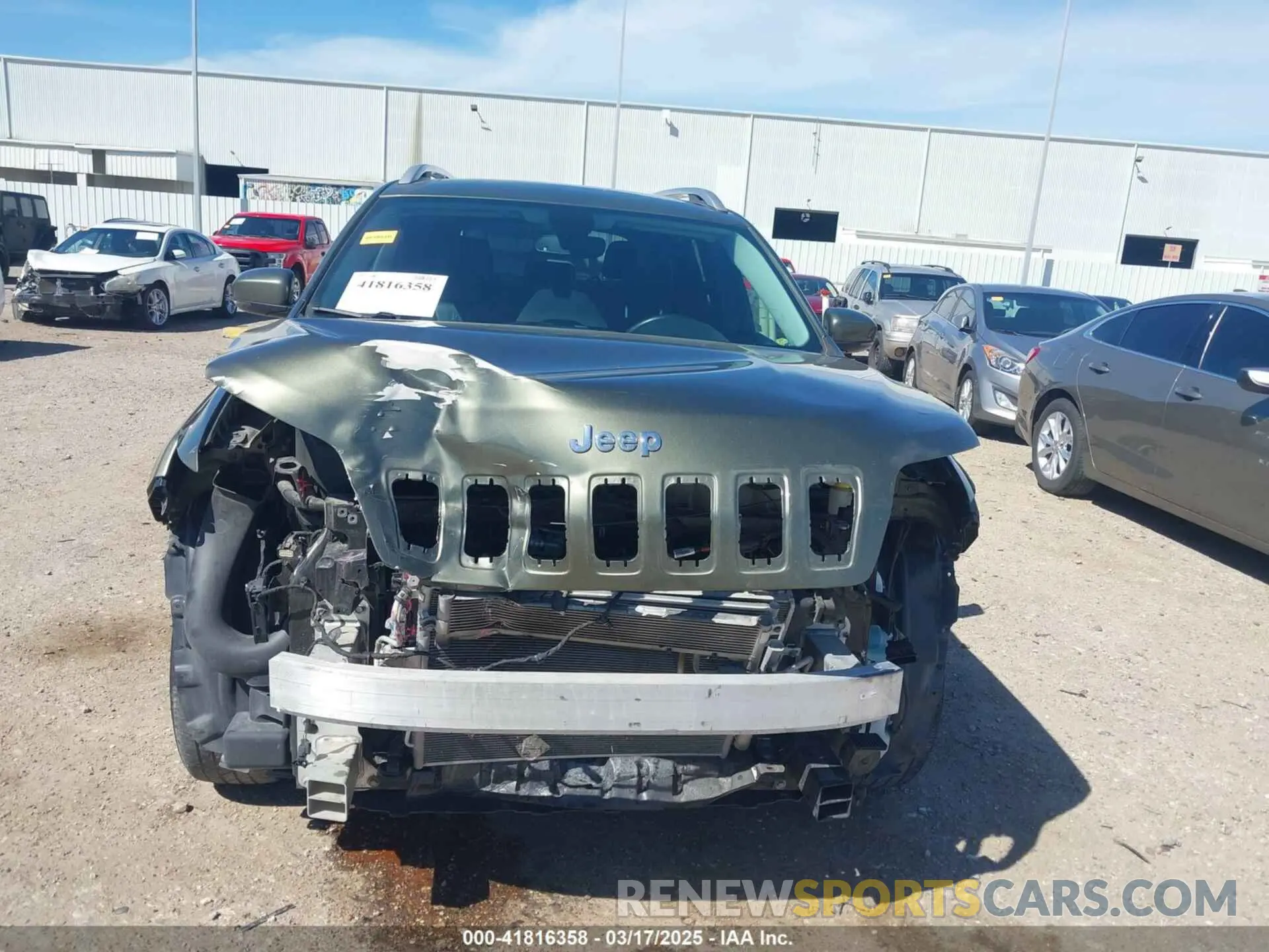 13 Photograph of a damaged car 1C4PJMDX2KD225218 JEEP CHEROKEE 2019