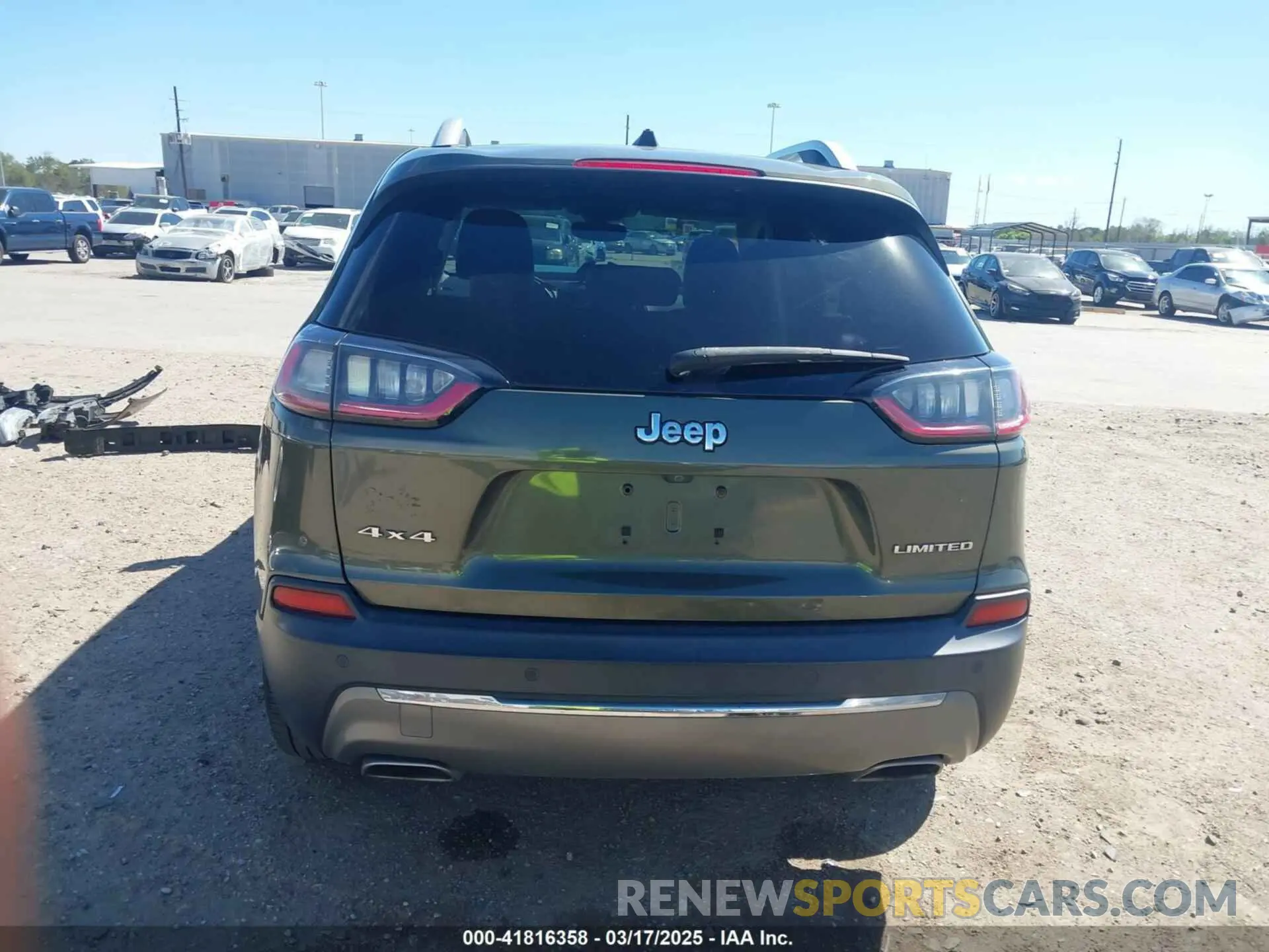 17 Photograph of a damaged car 1C4PJMDX2KD225218 JEEP CHEROKEE 2019