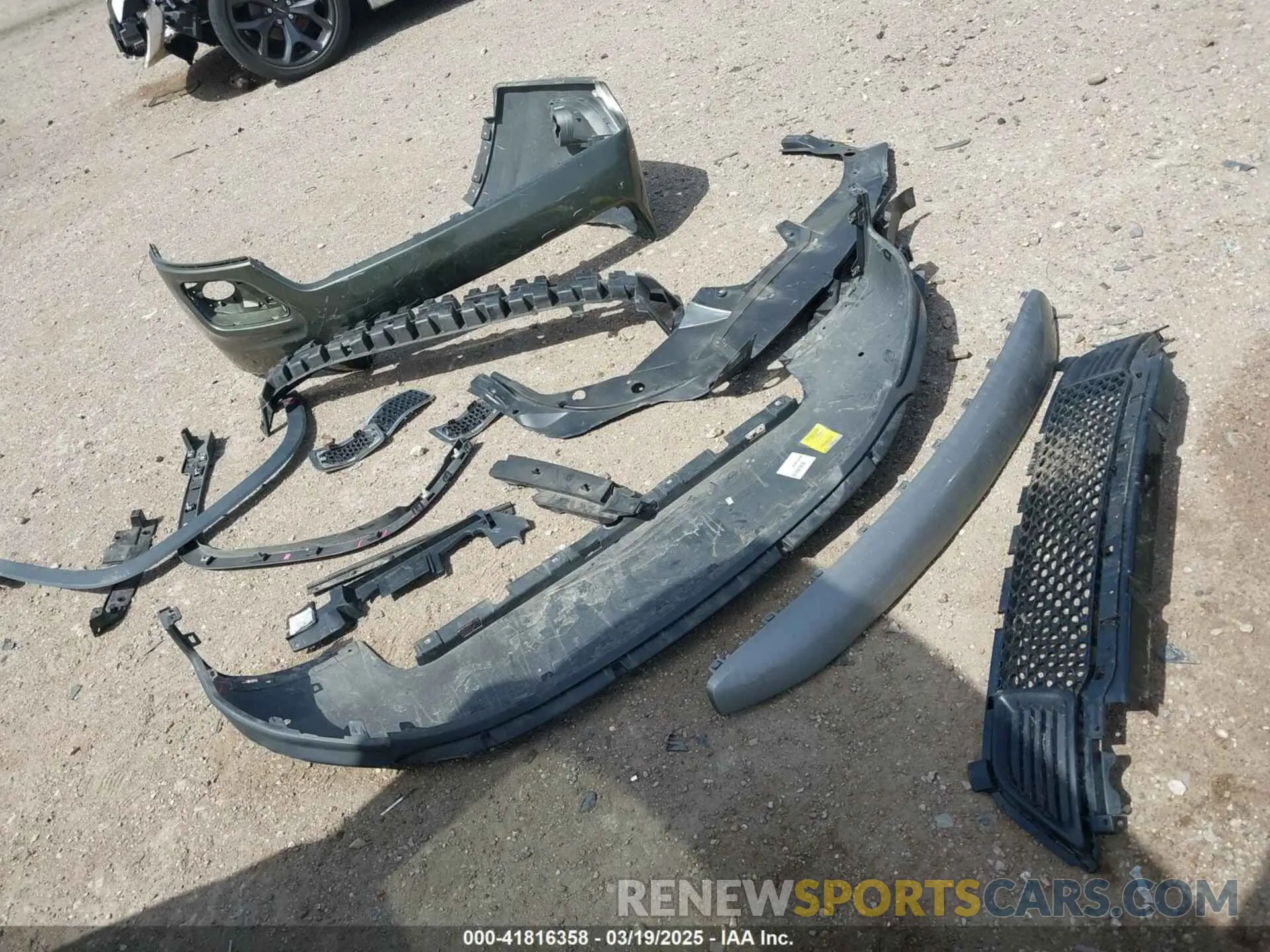 19 Photograph of a damaged car 1C4PJMDX2KD225218 JEEP CHEROKEE 2019