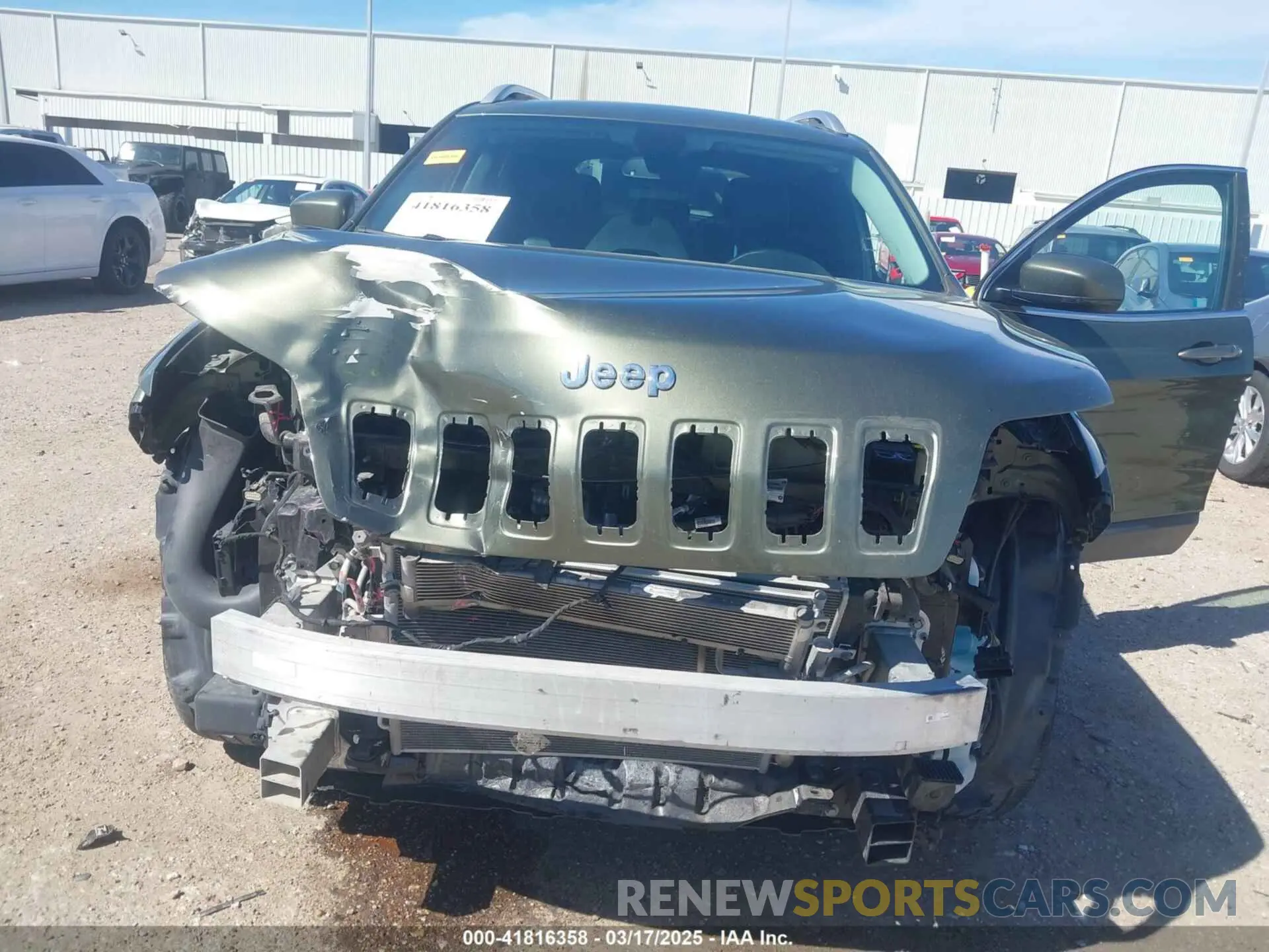 21 Photograph of a damaged car 1C4PJMDX2KD225218 JEEP CHEROKEE 2019
