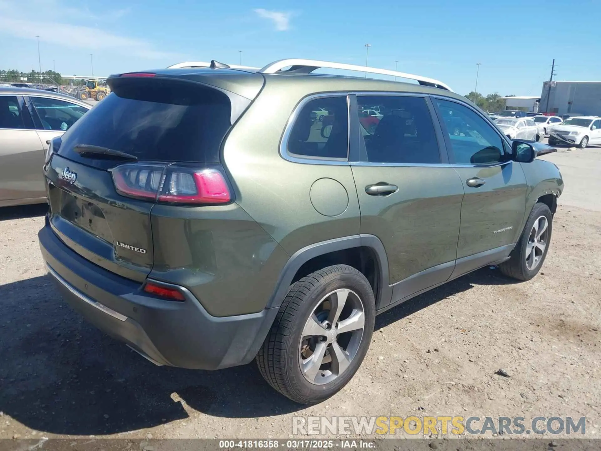4 Photograph of a damaged car 1C4PJMDX2KD225218 JEEP CHEROKEE 2019