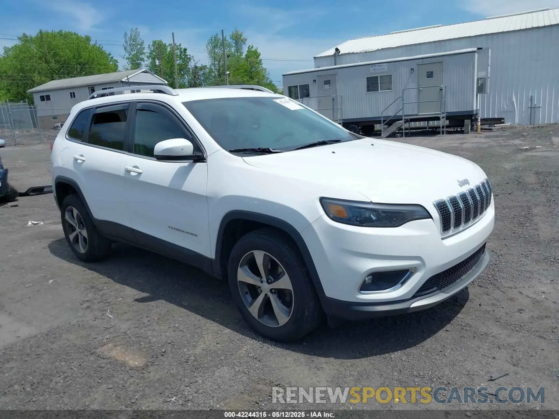 1 Photograph of a damaged car 1C4PJMDX2KD239071 JEEP CHEROKEE 2019
