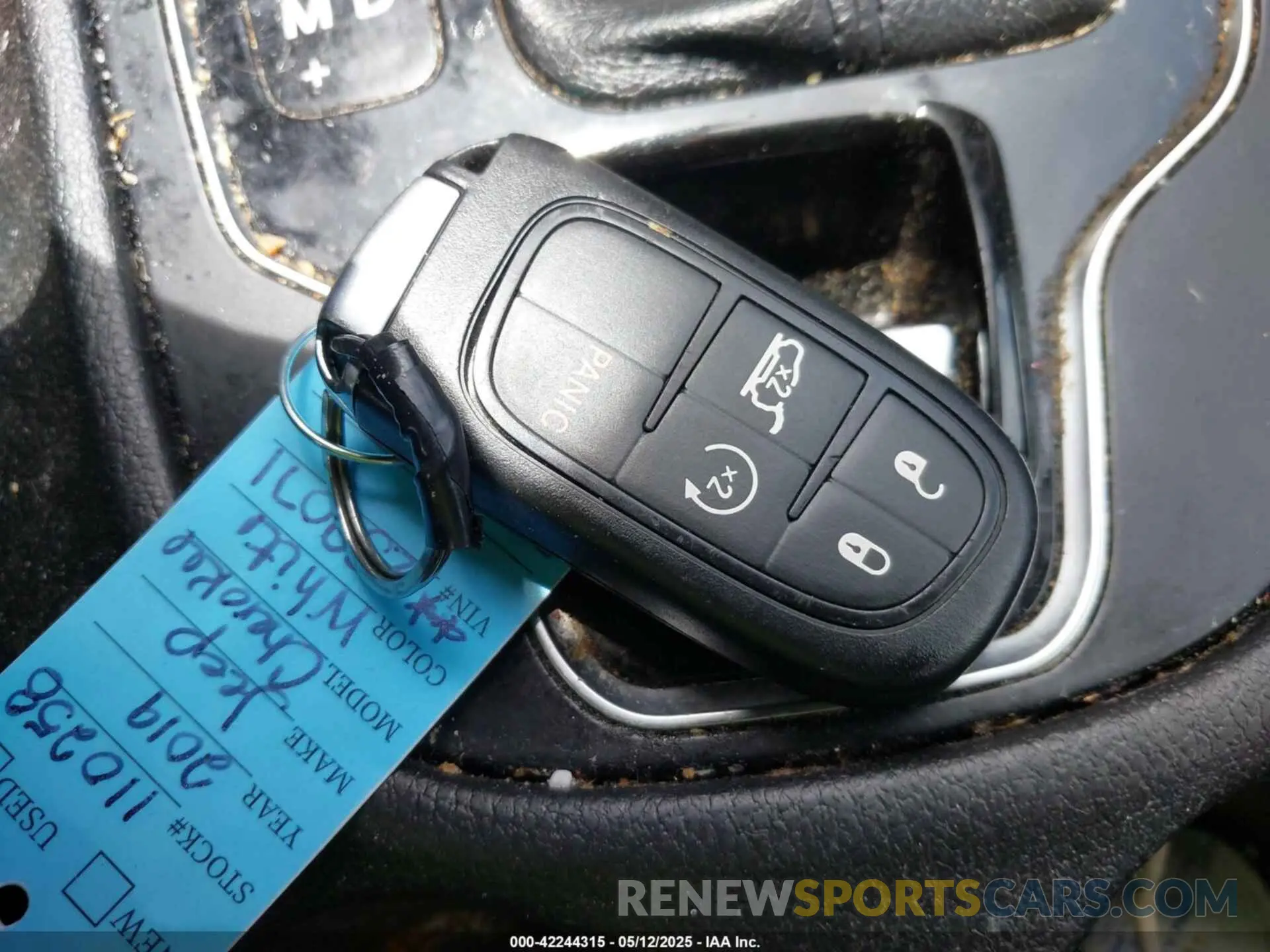 11 Photograph of a damaged car 1C4PJMDX2KD239071 JEEP CHEROKEE 2019