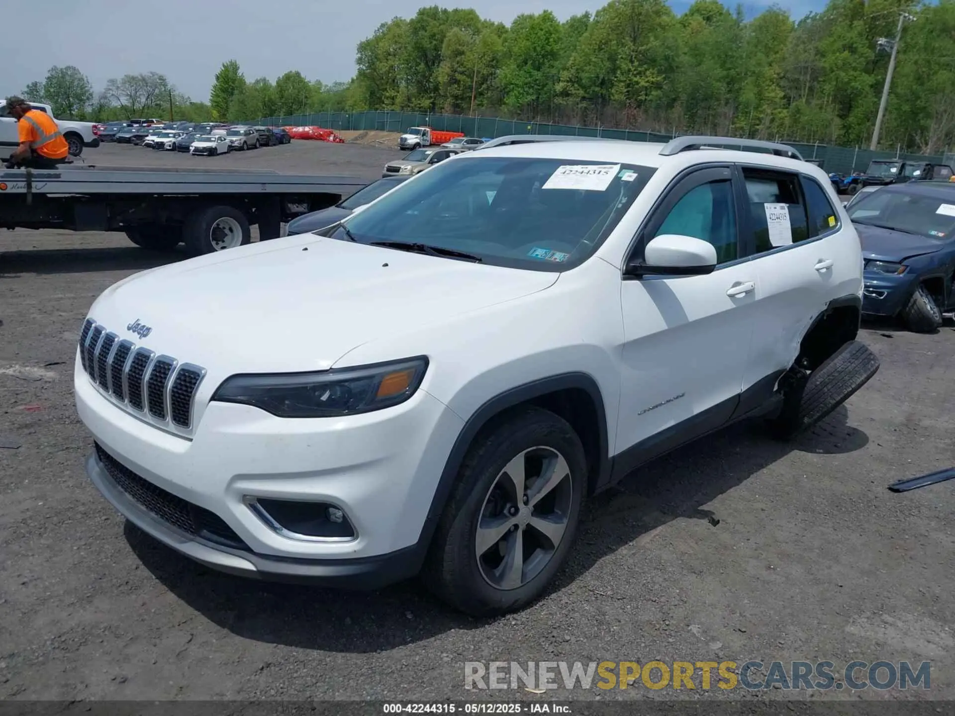 2 Photograph of a damaged car 1C4PJMDX2KD239071 JEEP CHEROKEE 2019