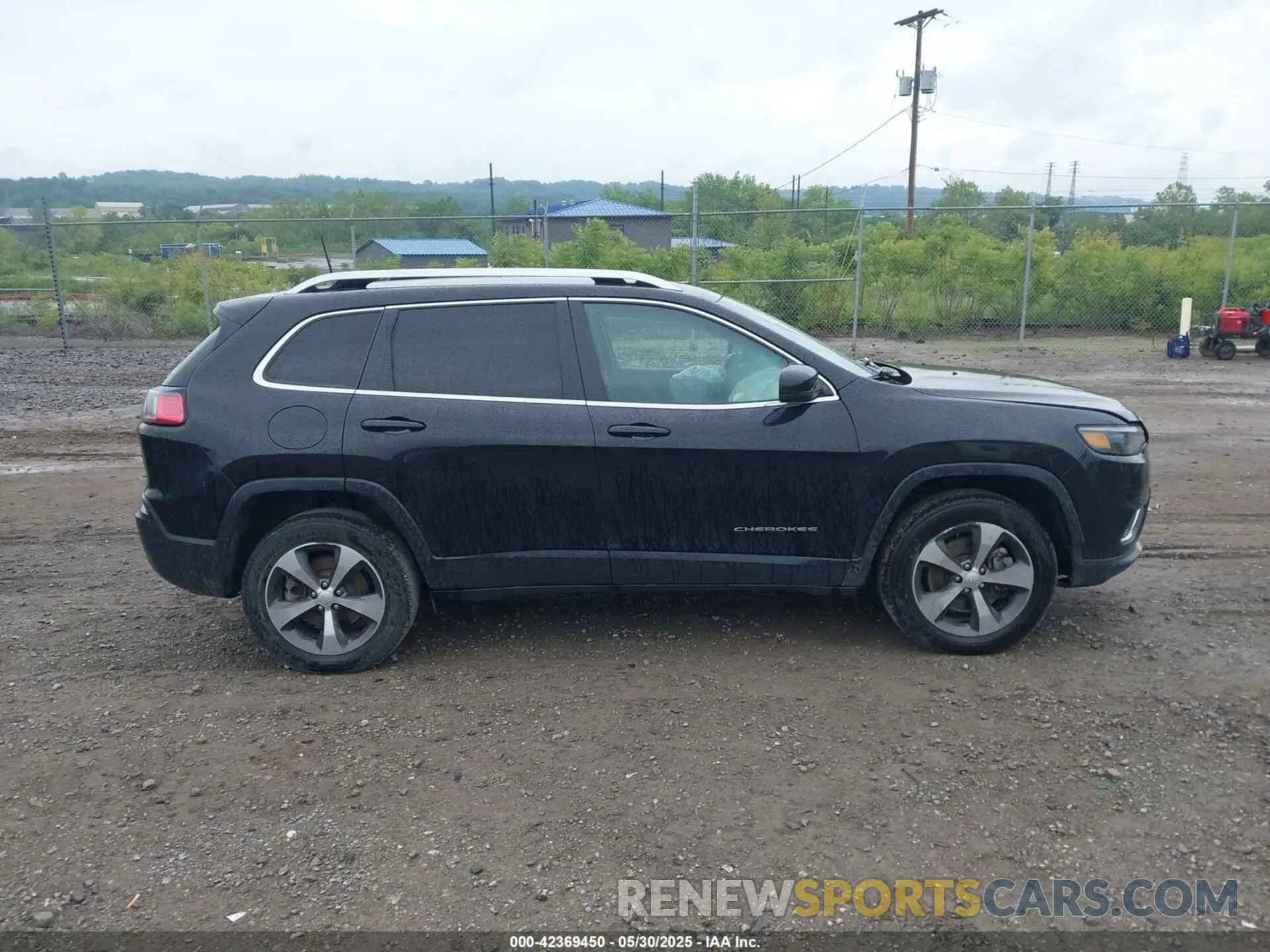 13 Photograph of a damaged car 1C4PJMDX2KD267646 JEEP CHEROKEE 2019