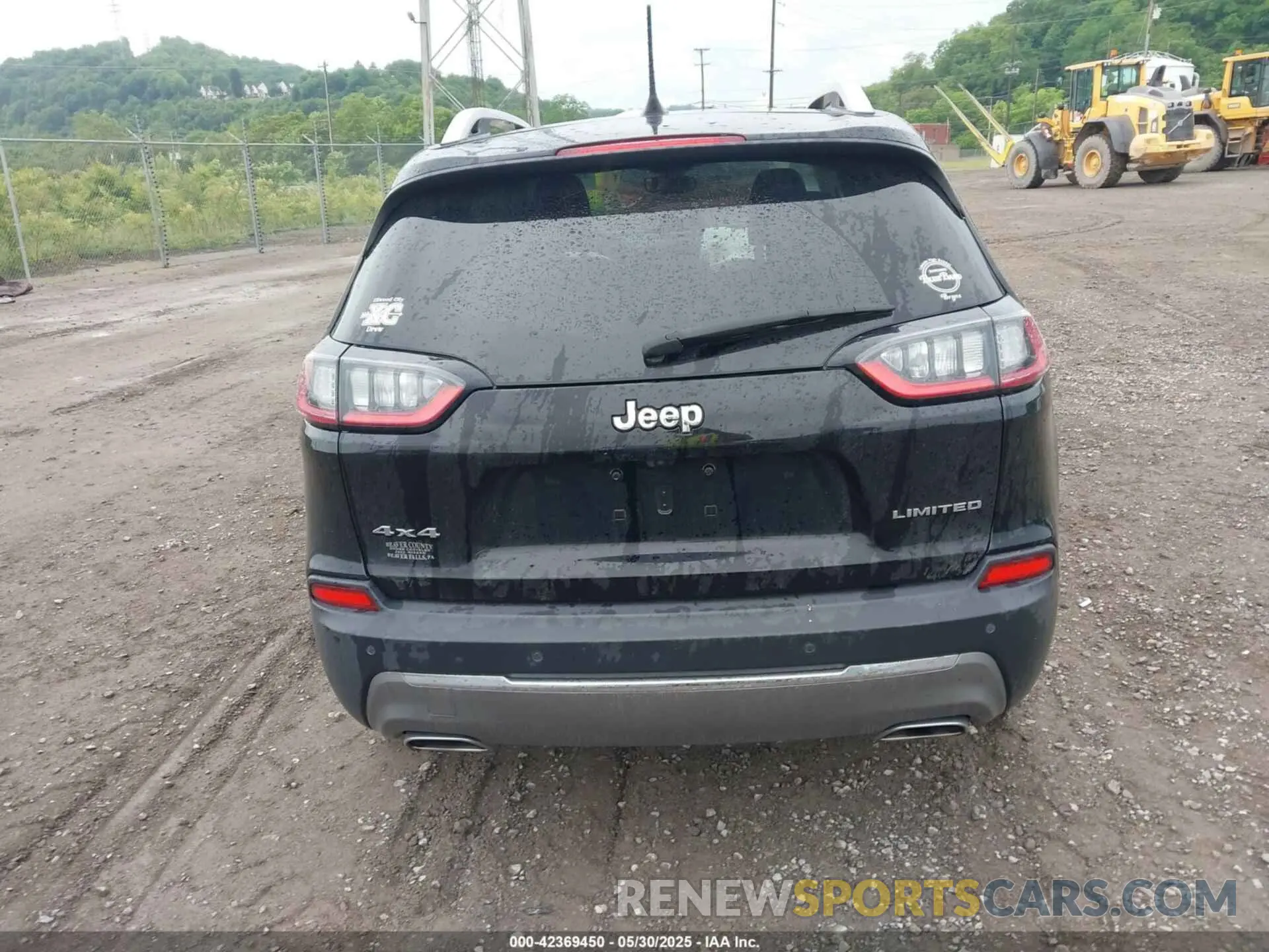 16 Photograph of a damaged car 1C4PJMDX2KD267646 JEEP CHEROKEE 2019