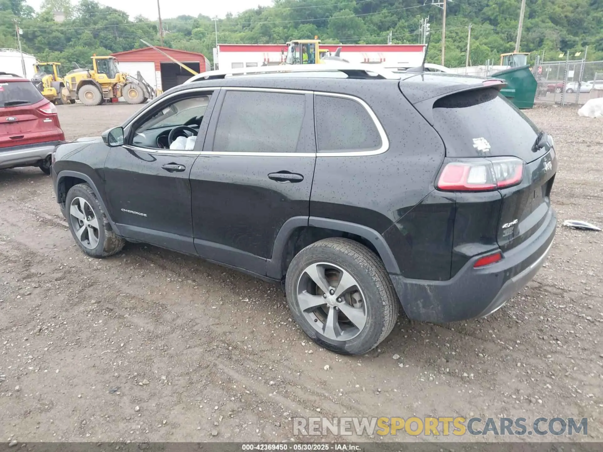 3 Photograph of a damaged car 1C4PJMDX2KD267646 JEEP CHEROKEE 2019