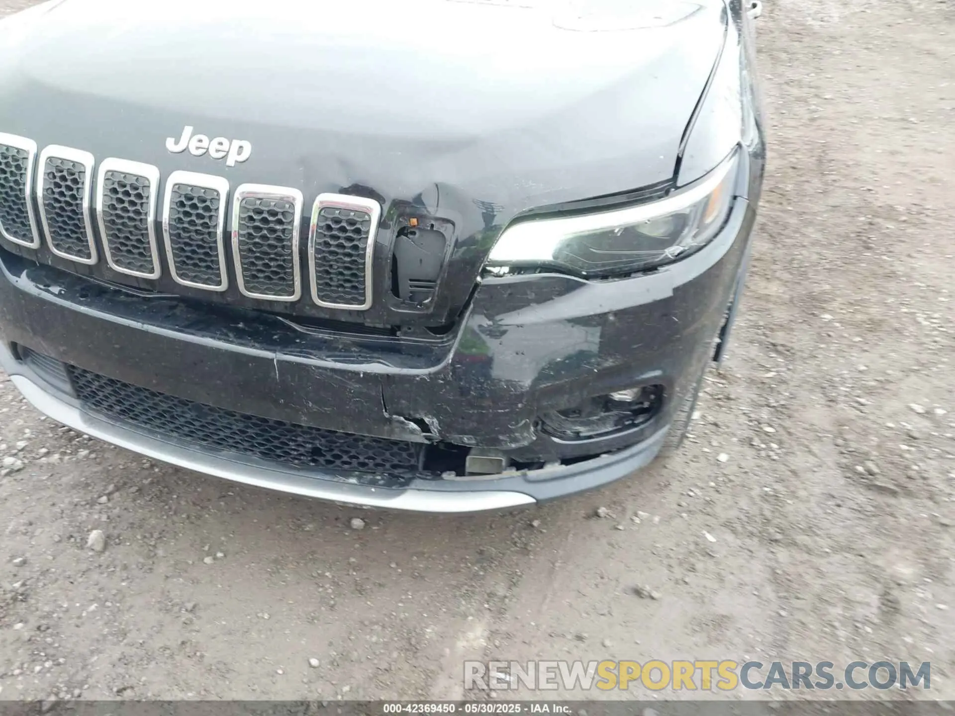 6 Photograph of a damaged car 1C4PJMDX2KD267646 JEEP CHEROKEE 2019