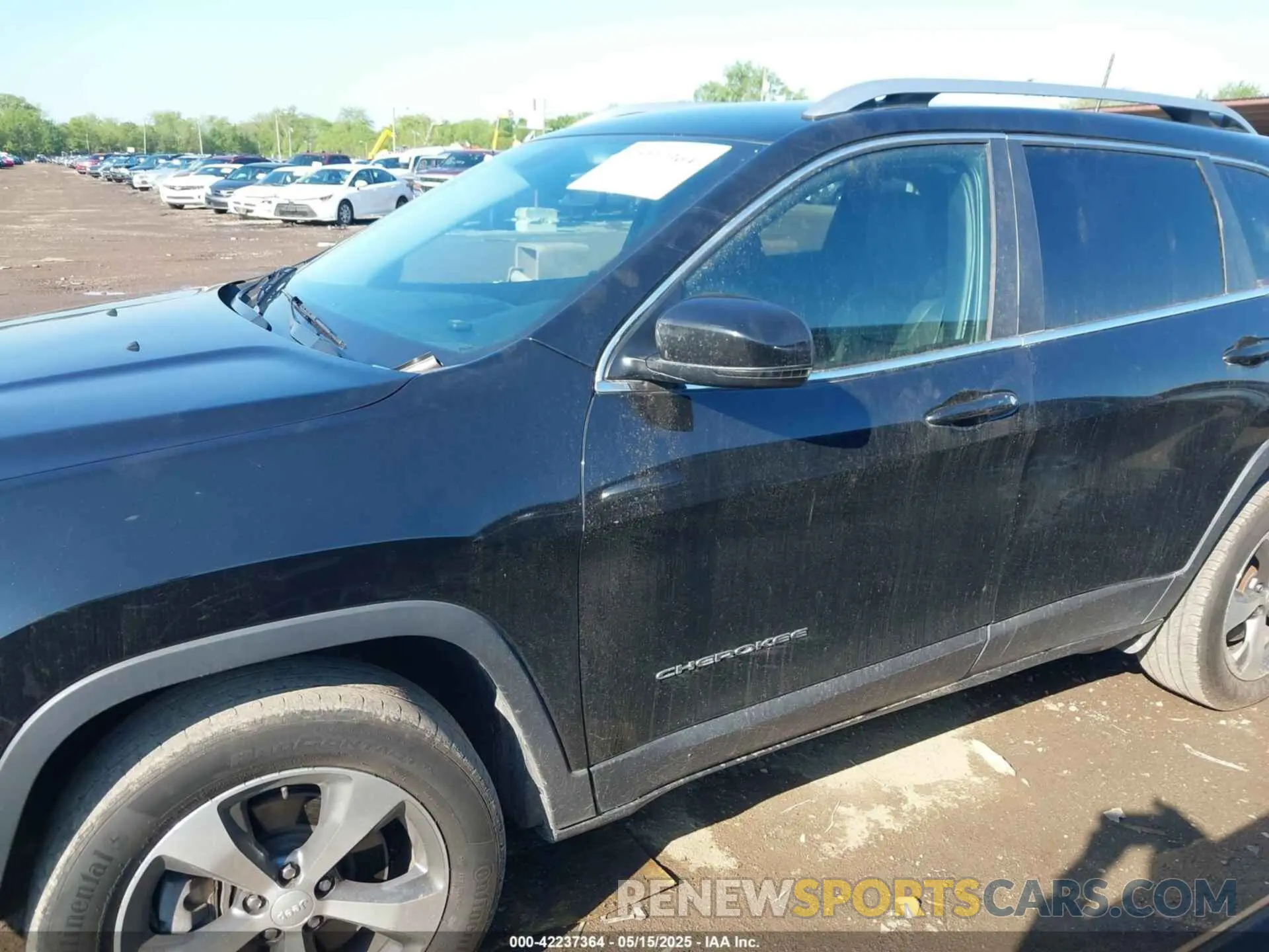 14 Photograph of a damaged car 1C4PJMDX2KD281255 JEEP CHEROKEE 2019