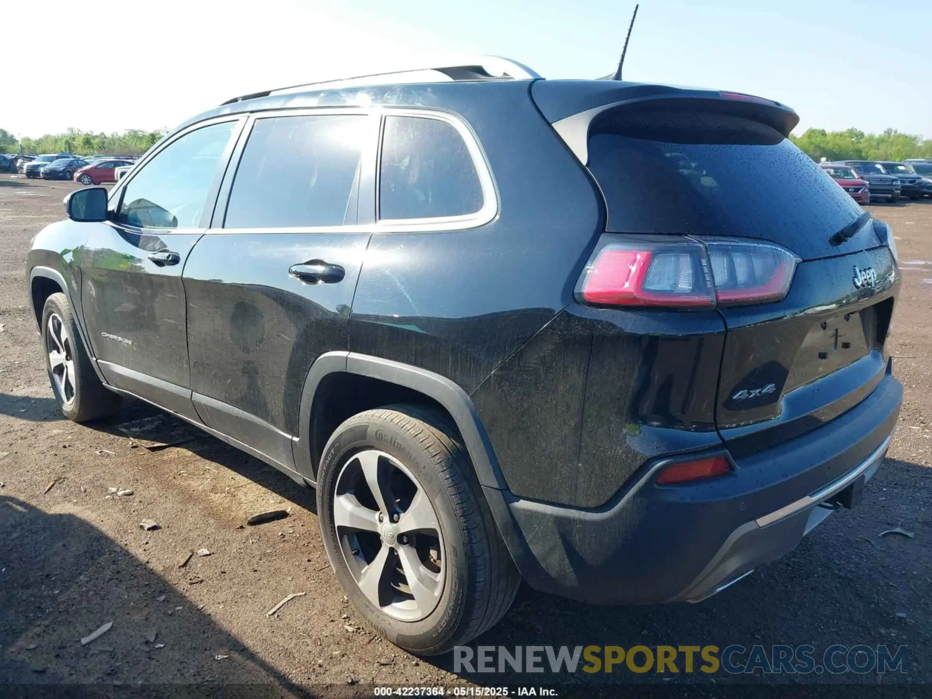 3 Photograph of a damaged car 1C4PJMDX2KD281255 JEEP CHEROKEE 2019