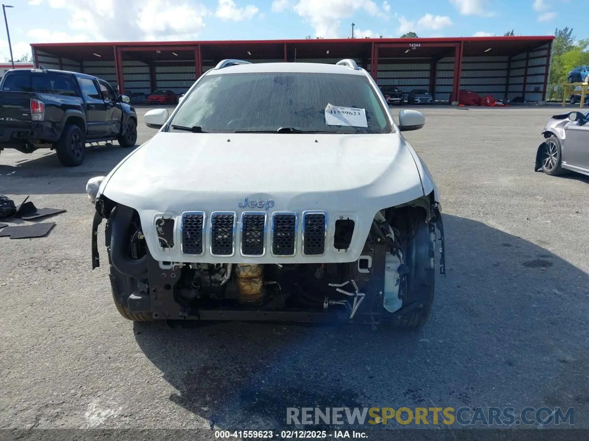 13 Photograph of a damaged car 1C4PJMDX2KD294782 JEEP CHEROKEE 2019