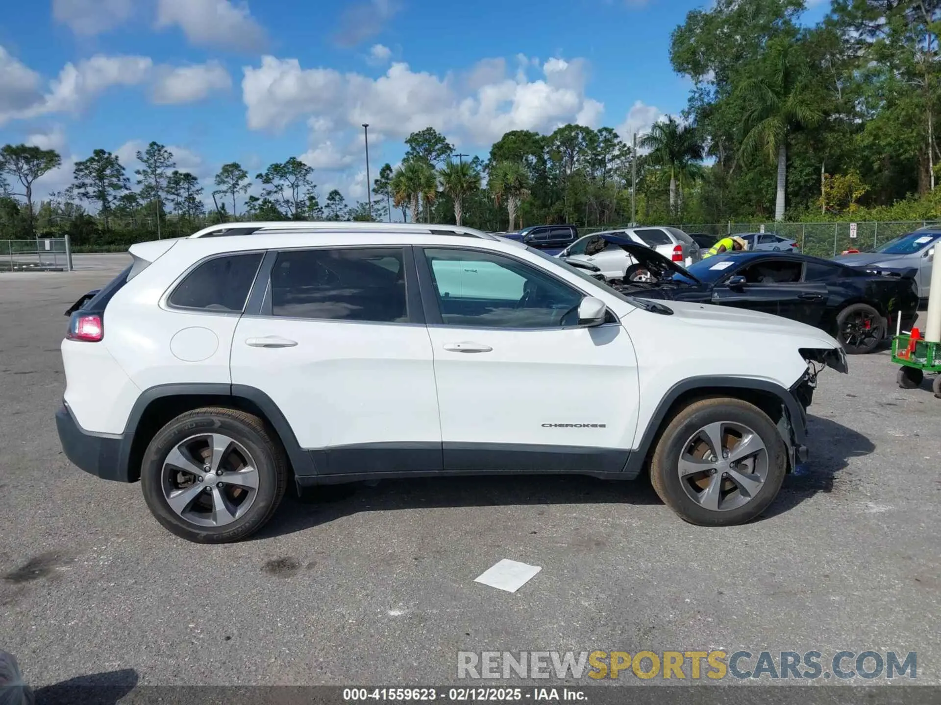 14 Photograph of a damaged car 1C4PJMDX2KD294782 JEEP CHEROKEE 2019
